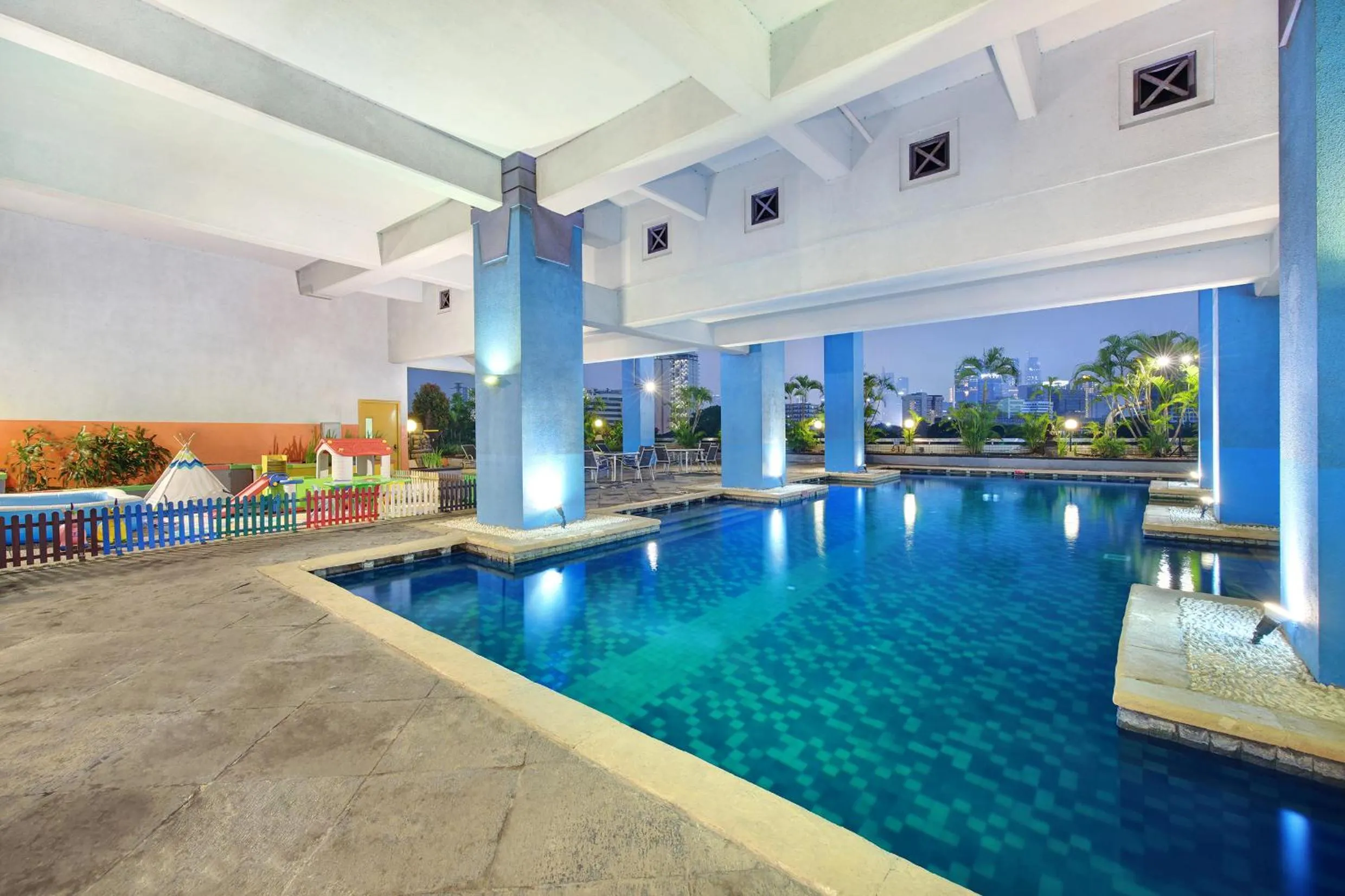 Swimming pool in Lumire Hotel & Convention Centre