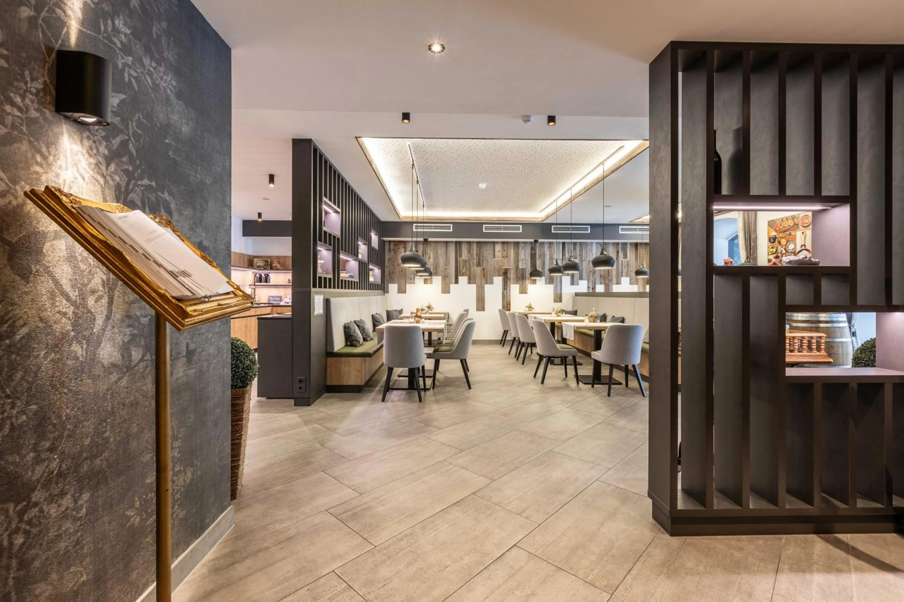 Restaurant/places to eat in Hotel Post by keyone