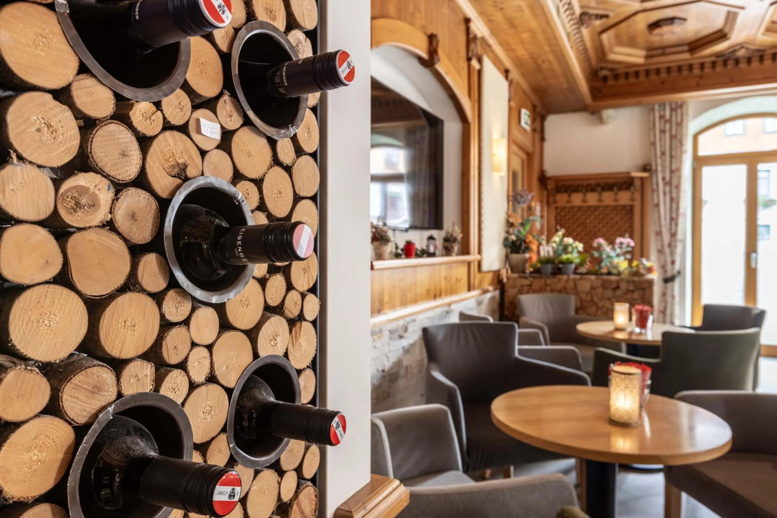 Restaurant/places to eat in Hotel Post by keyone