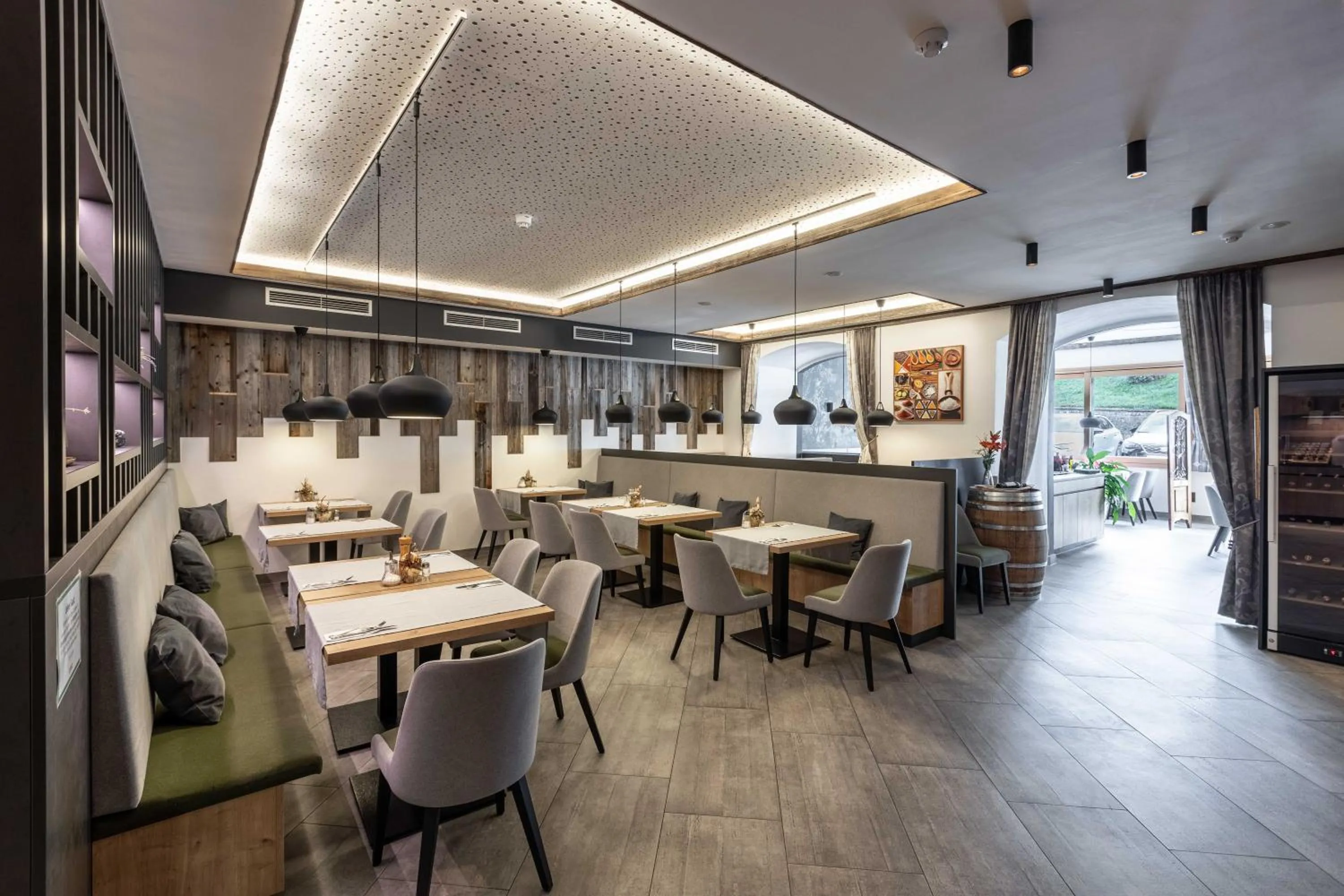 Hotel Post by keyone