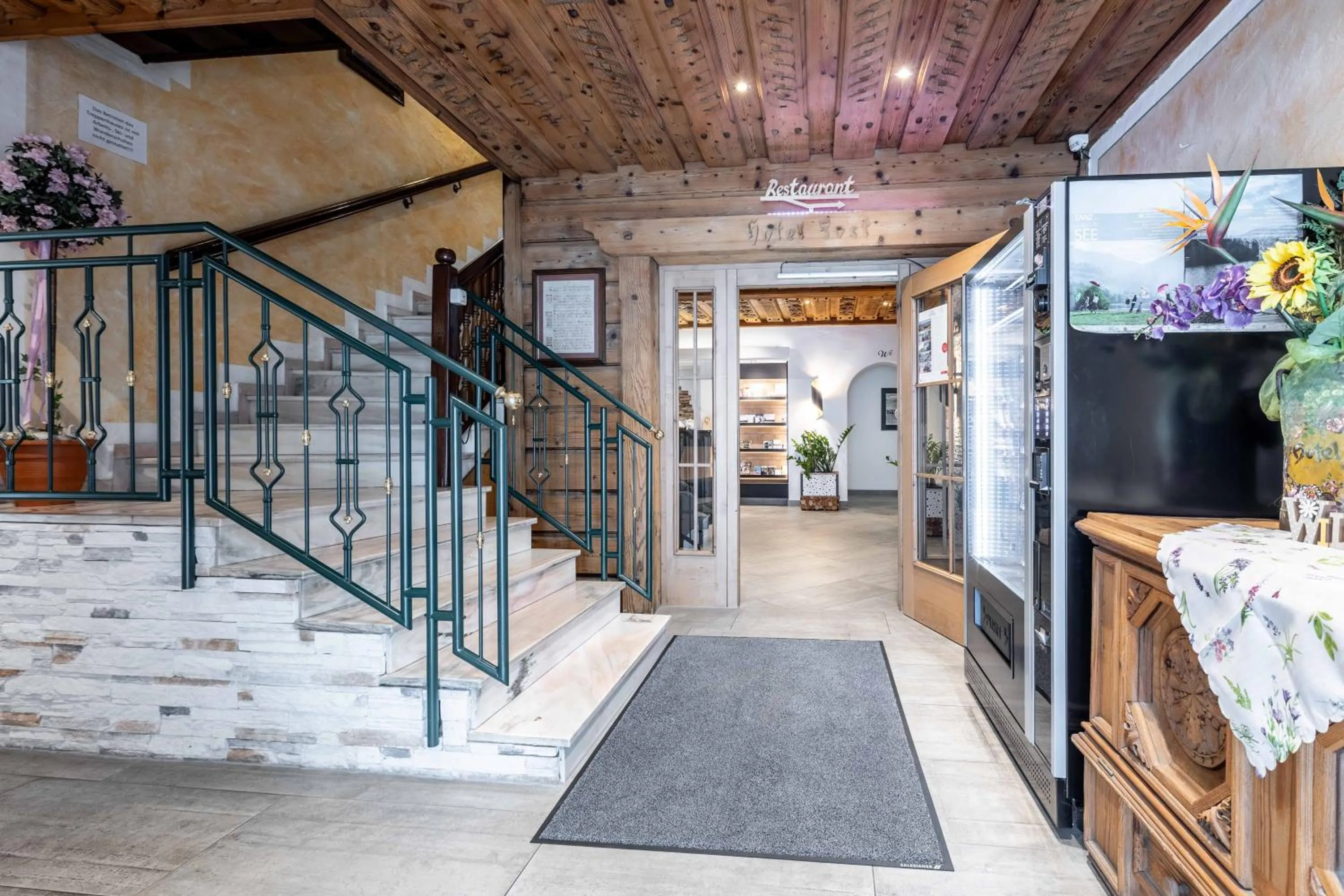 Hotel Post by keyone