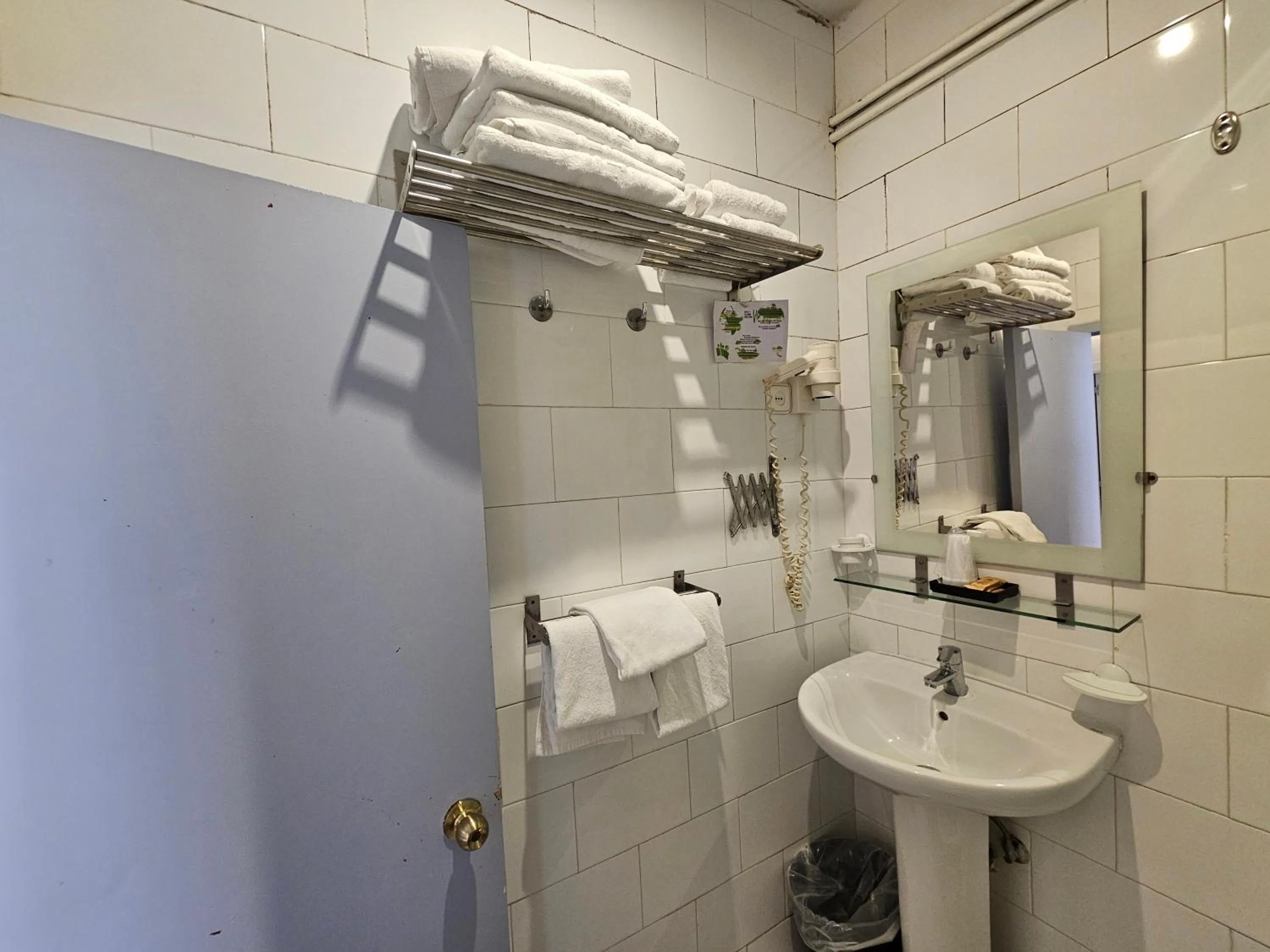 Shower in Hotel Palermo