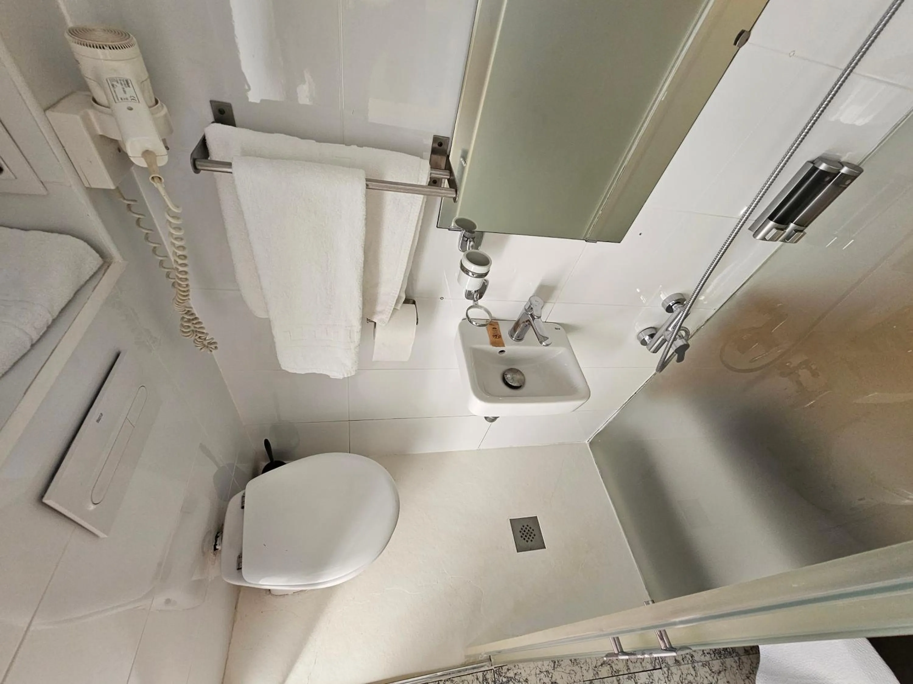 Shower in Hotel Palermo