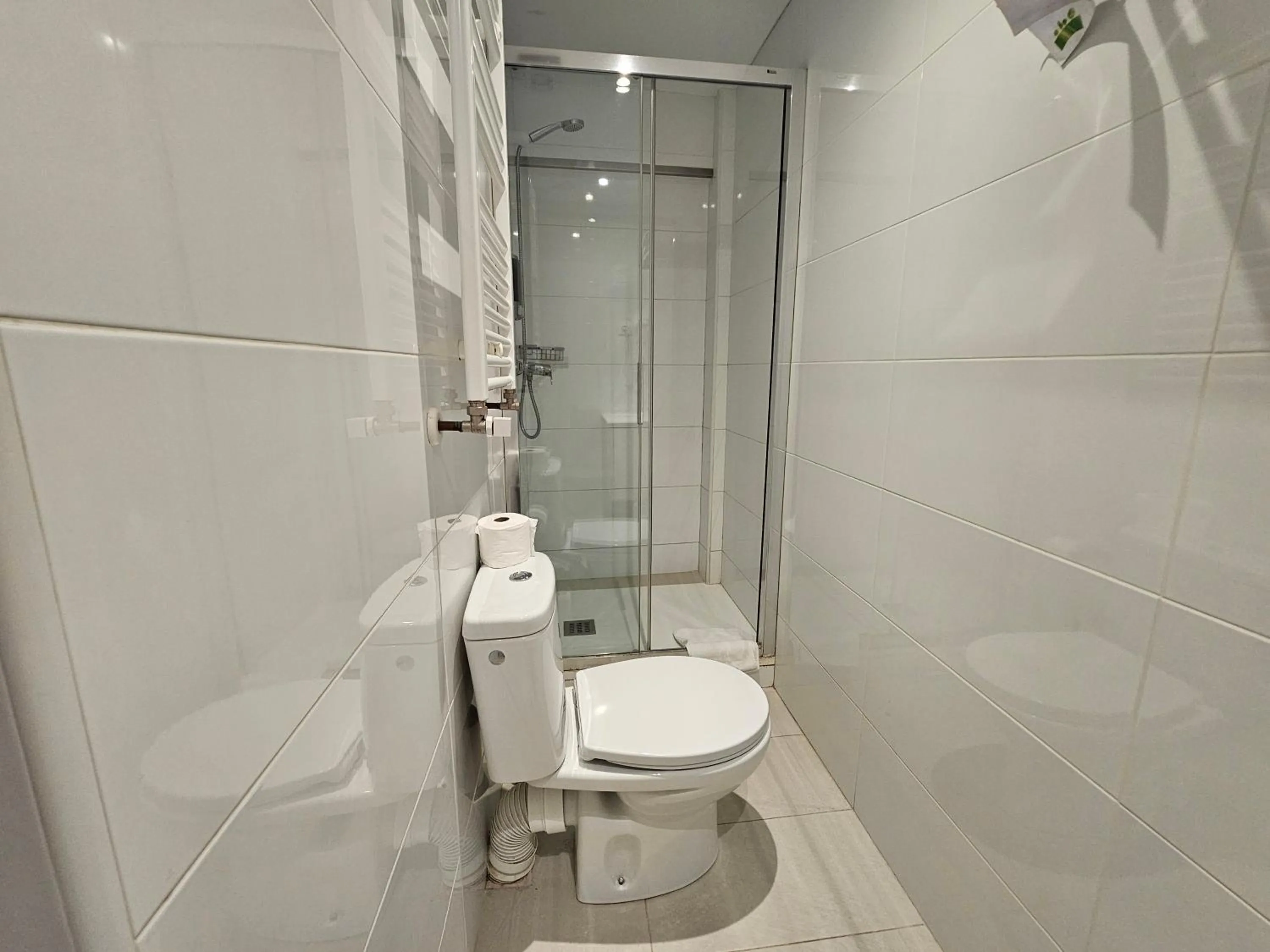 Shower in Hotel Palermo