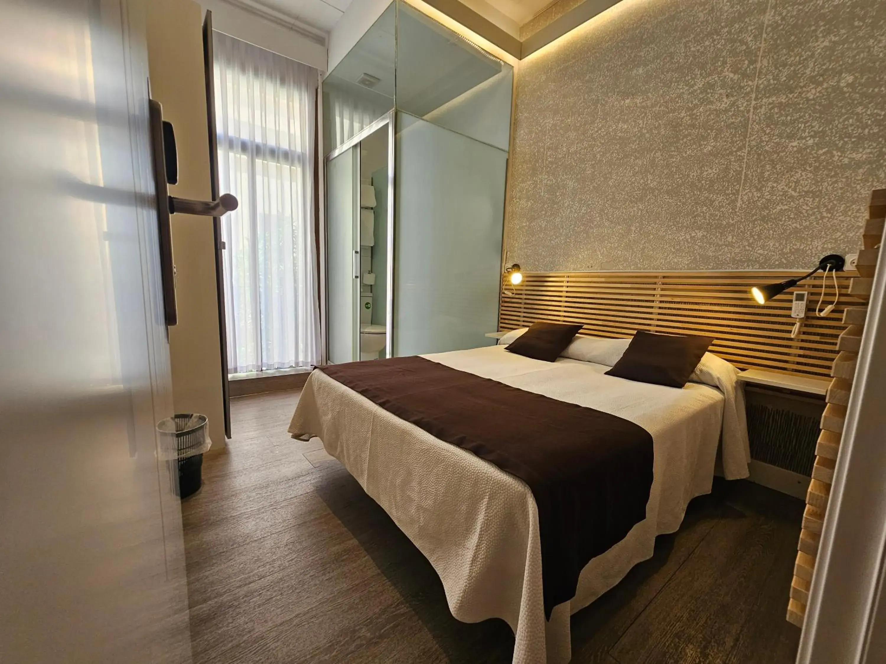 Double Room with Private Bathroom in Hotel Palermo Double Room with Private Bathroom in Hotel Palermo