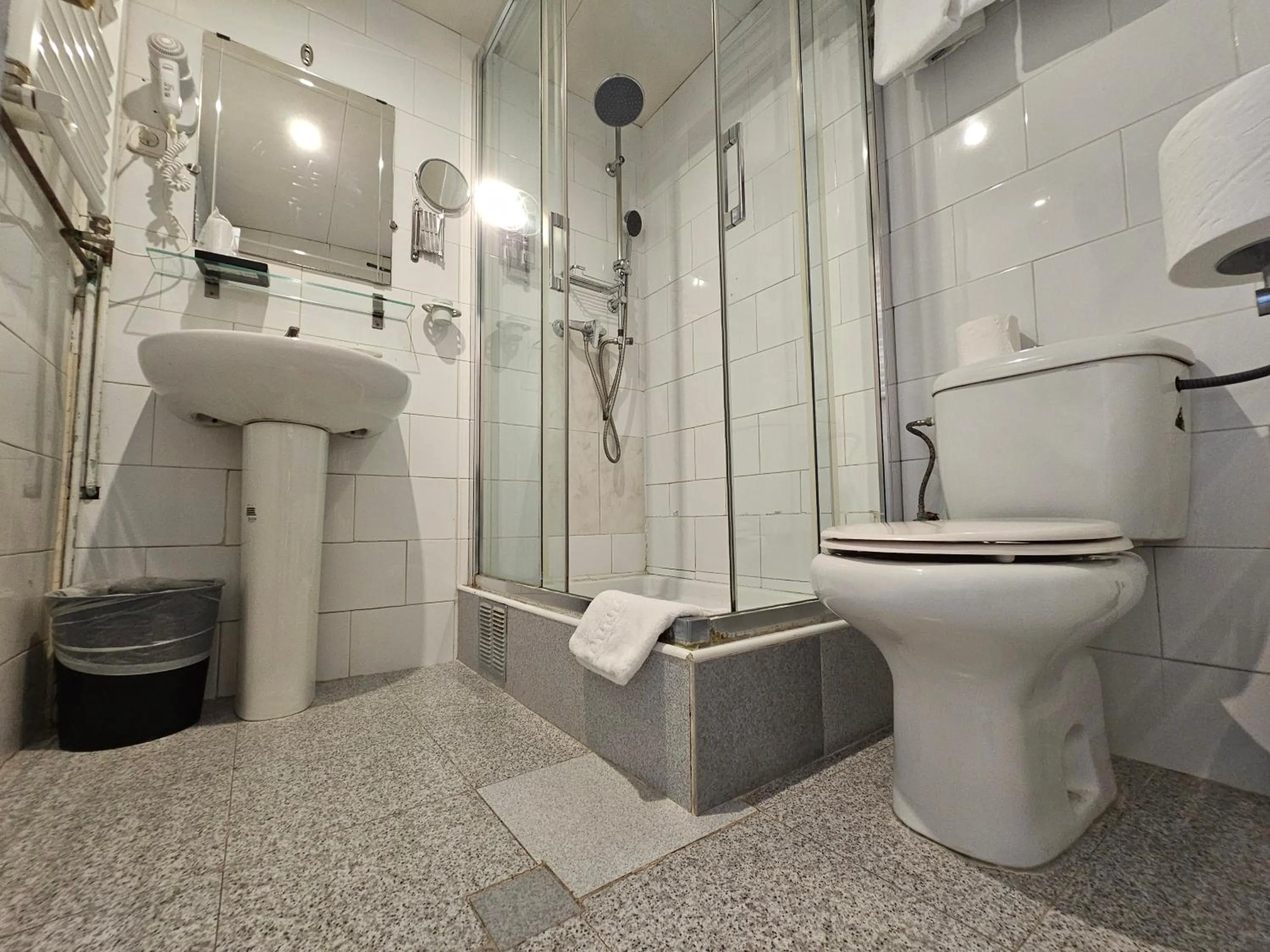 Shower in Hotel Palermo