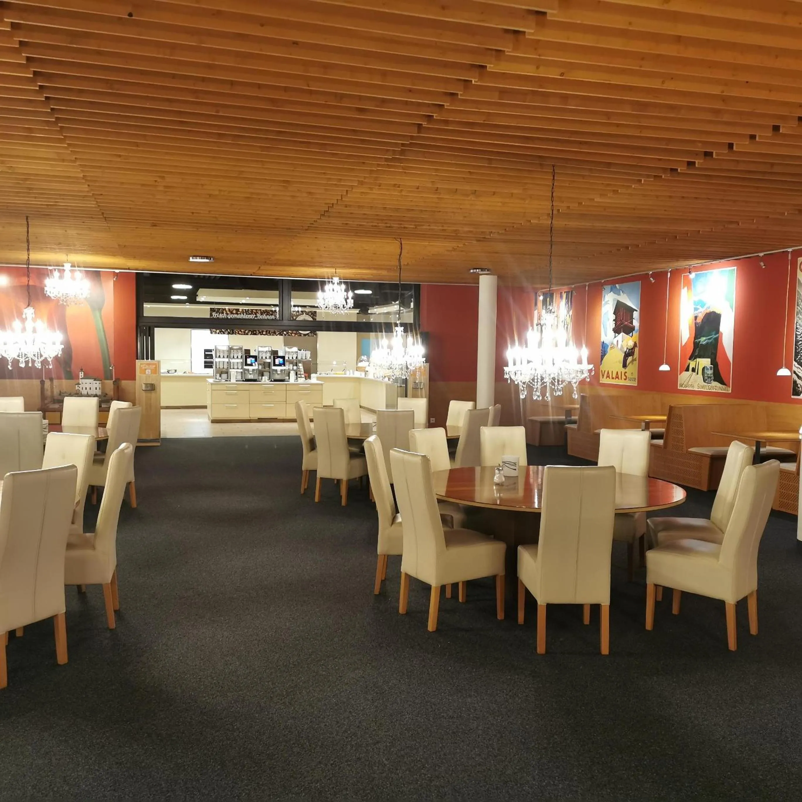 Restaurant/places to eat in Good Night Inn