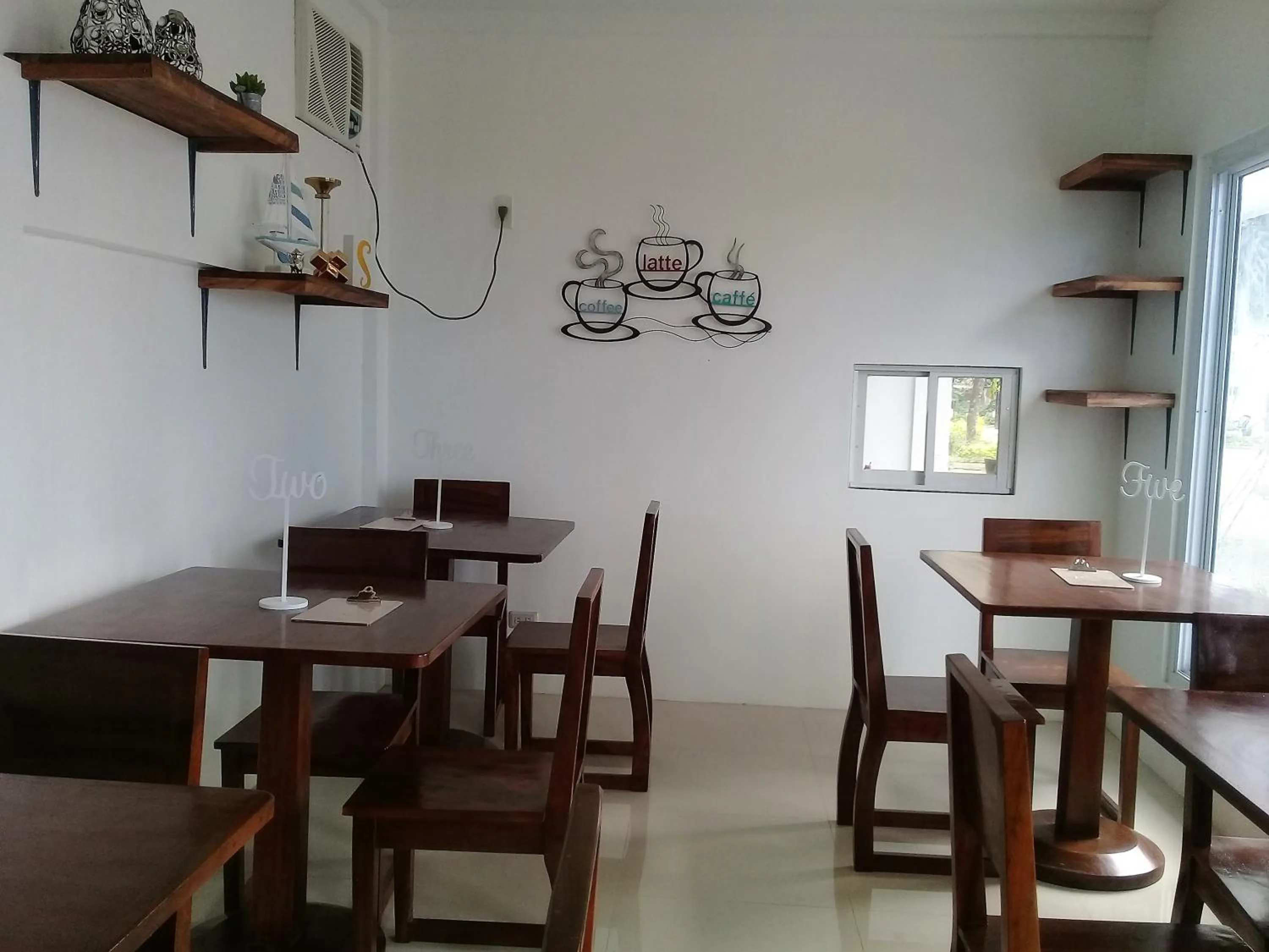 Restaurant/places to eat in Sergi's Resort and Hotel