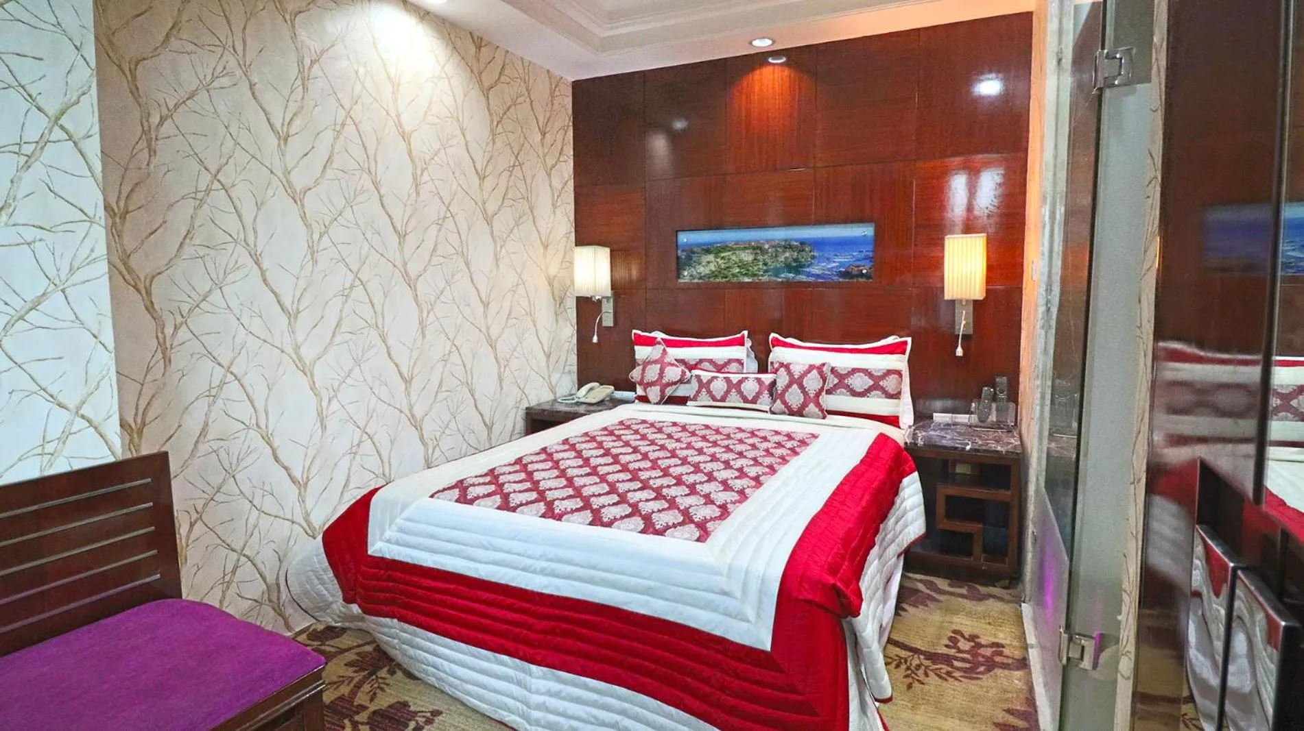 Bed in SkyCity Hotel Gurgaon
