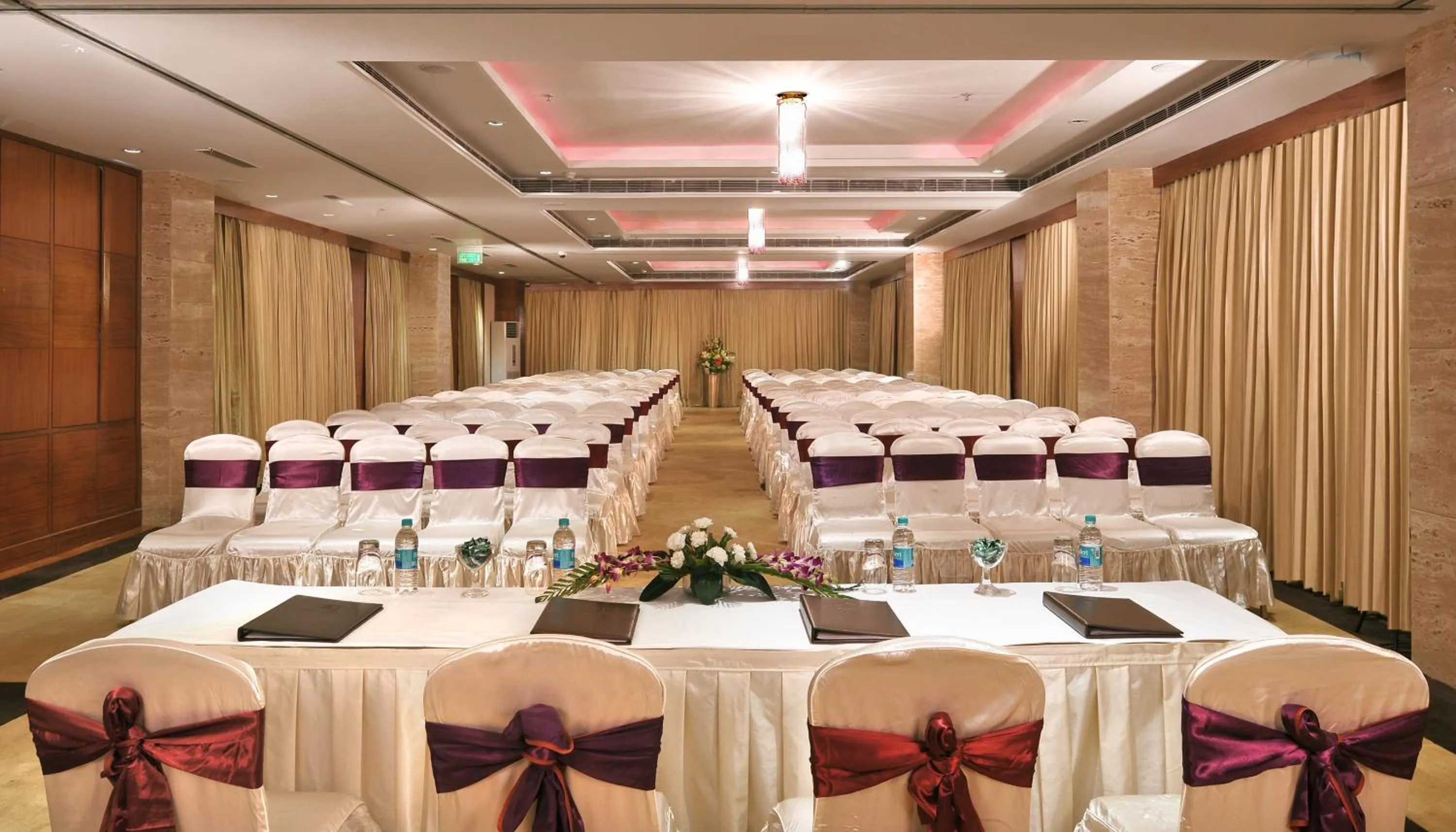 Business facilities in SkyCity Hotel Gurgaon