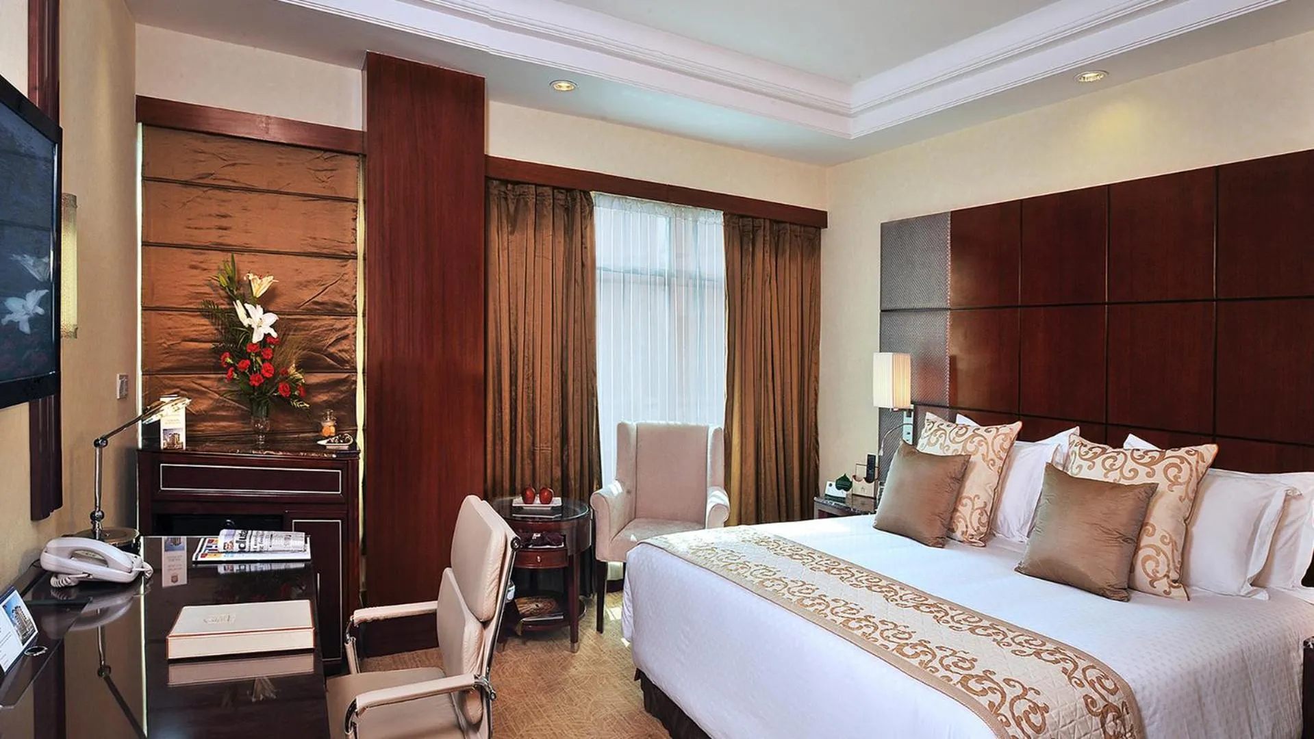 Bathroom, Bed in SkyCity Hotel Gurgaon