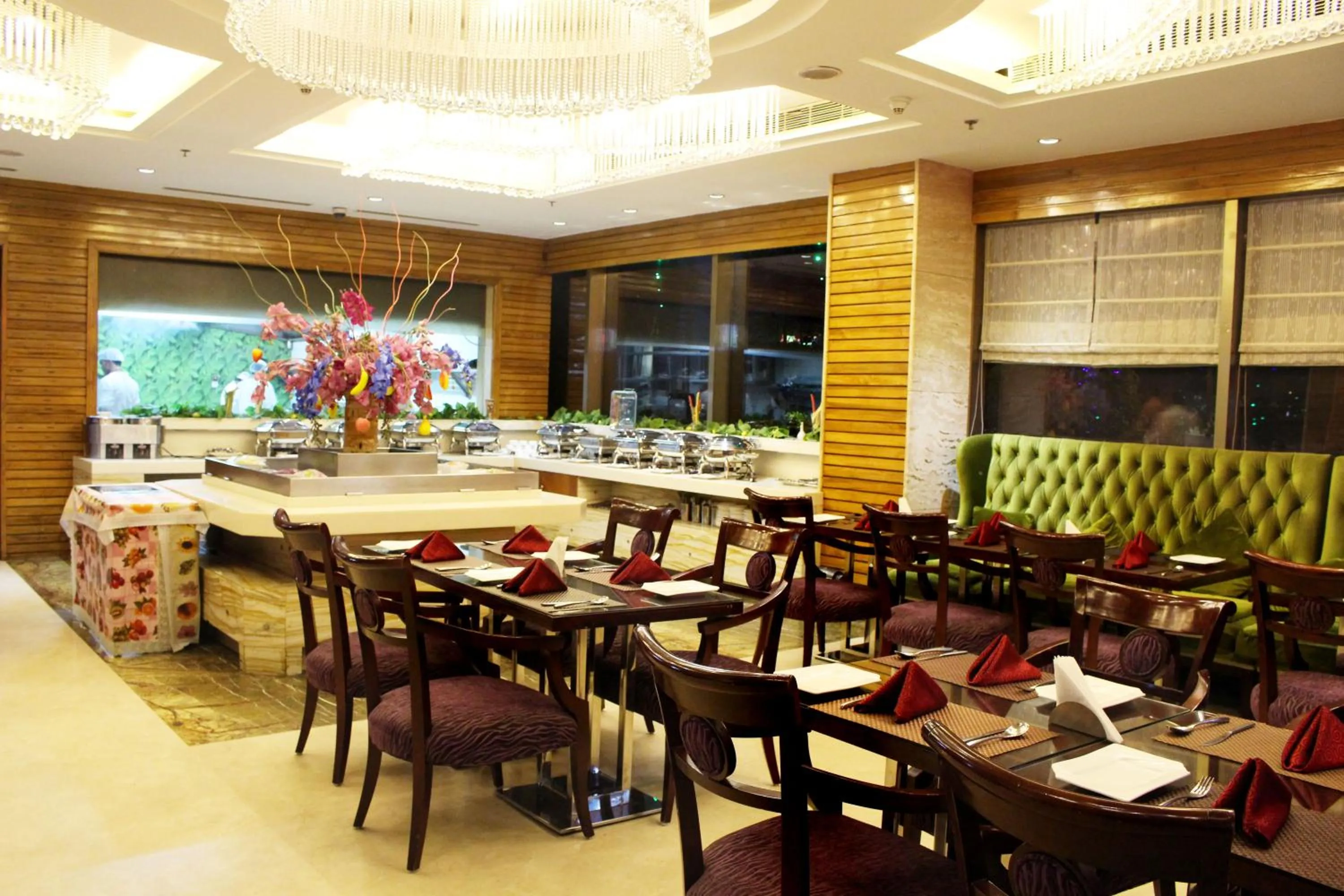 Restaurant/places to eat in SkyCity Hotel Gurgaon