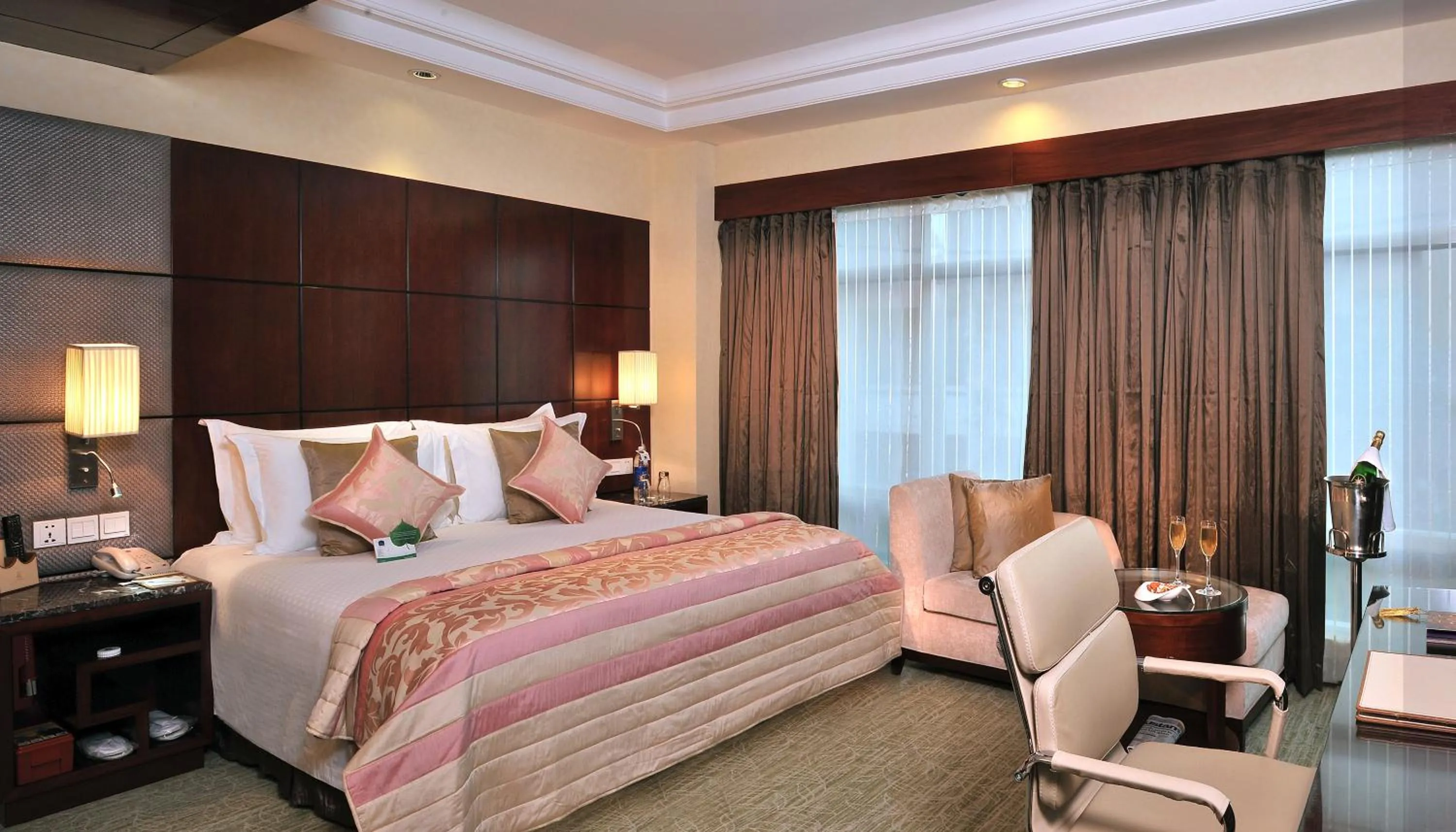 Bed in SkyCity Hotel Gurgaon