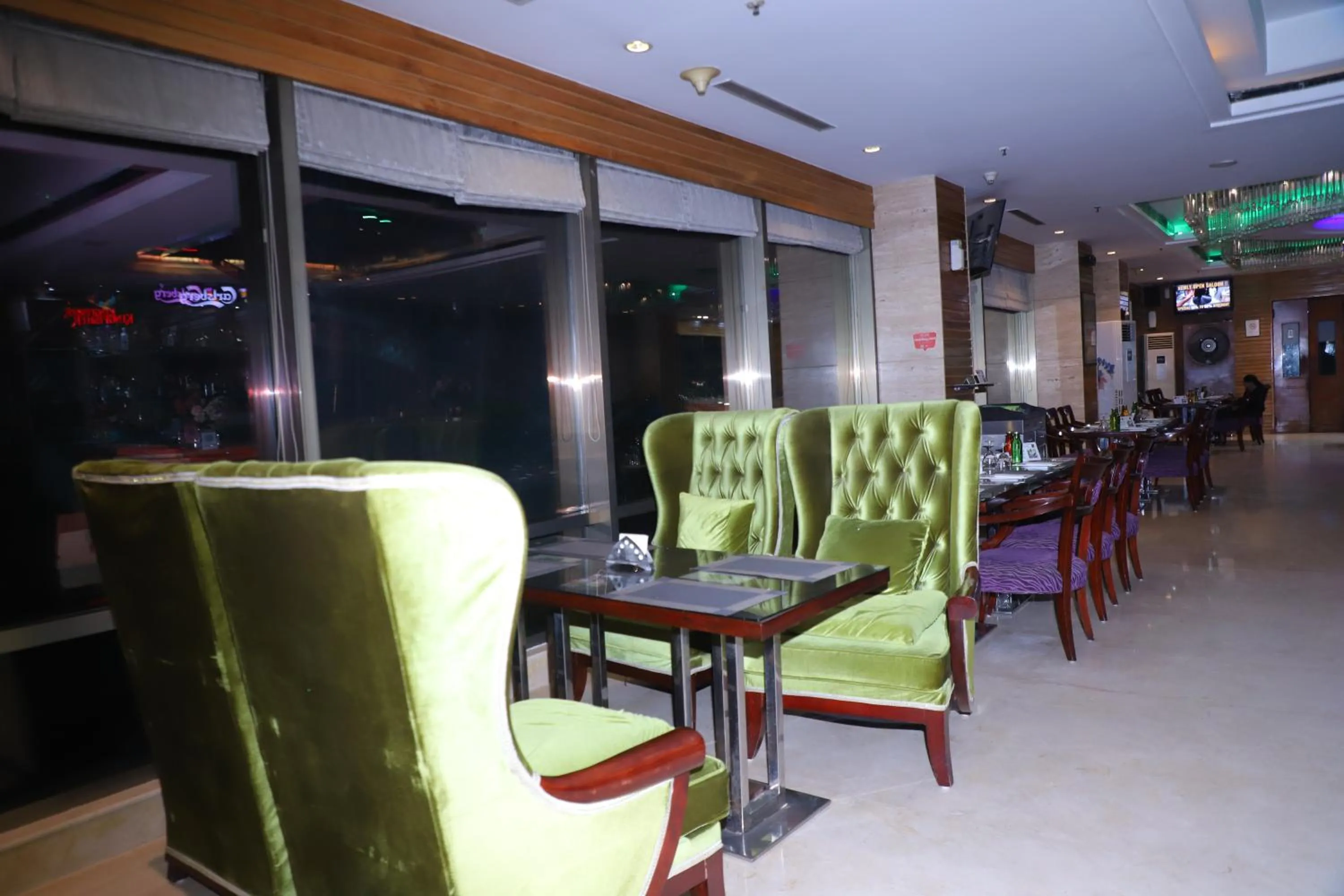 Restaurant/places to eat in SkyCity Hotel Gurgaon