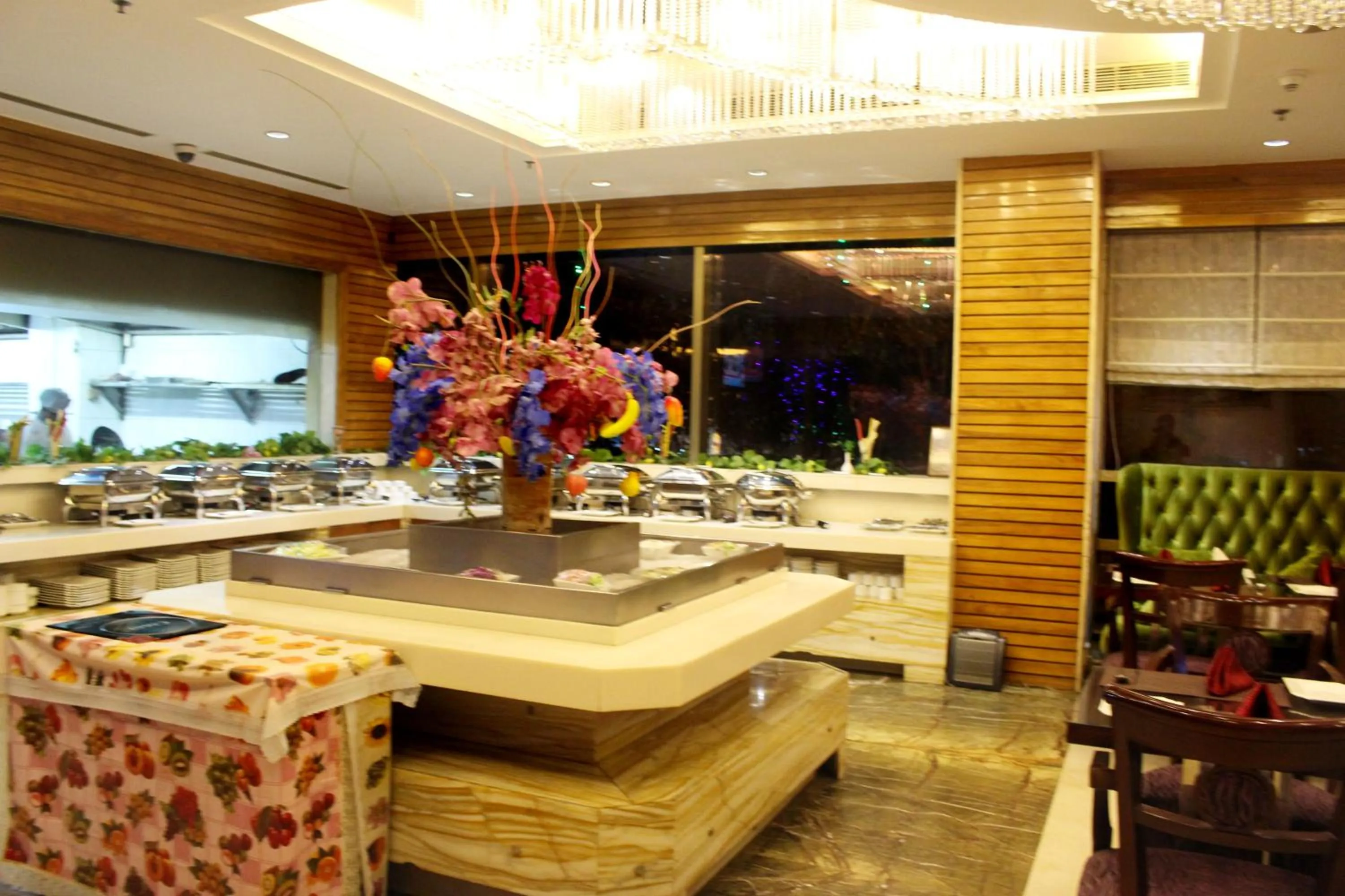 Restaurant/places to eat in SkyCity Hotel Gurgaon
