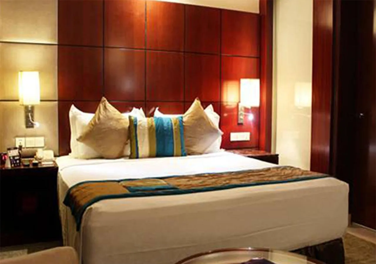 Bedroom, Bed in SkyCity Hotel Gurgaon