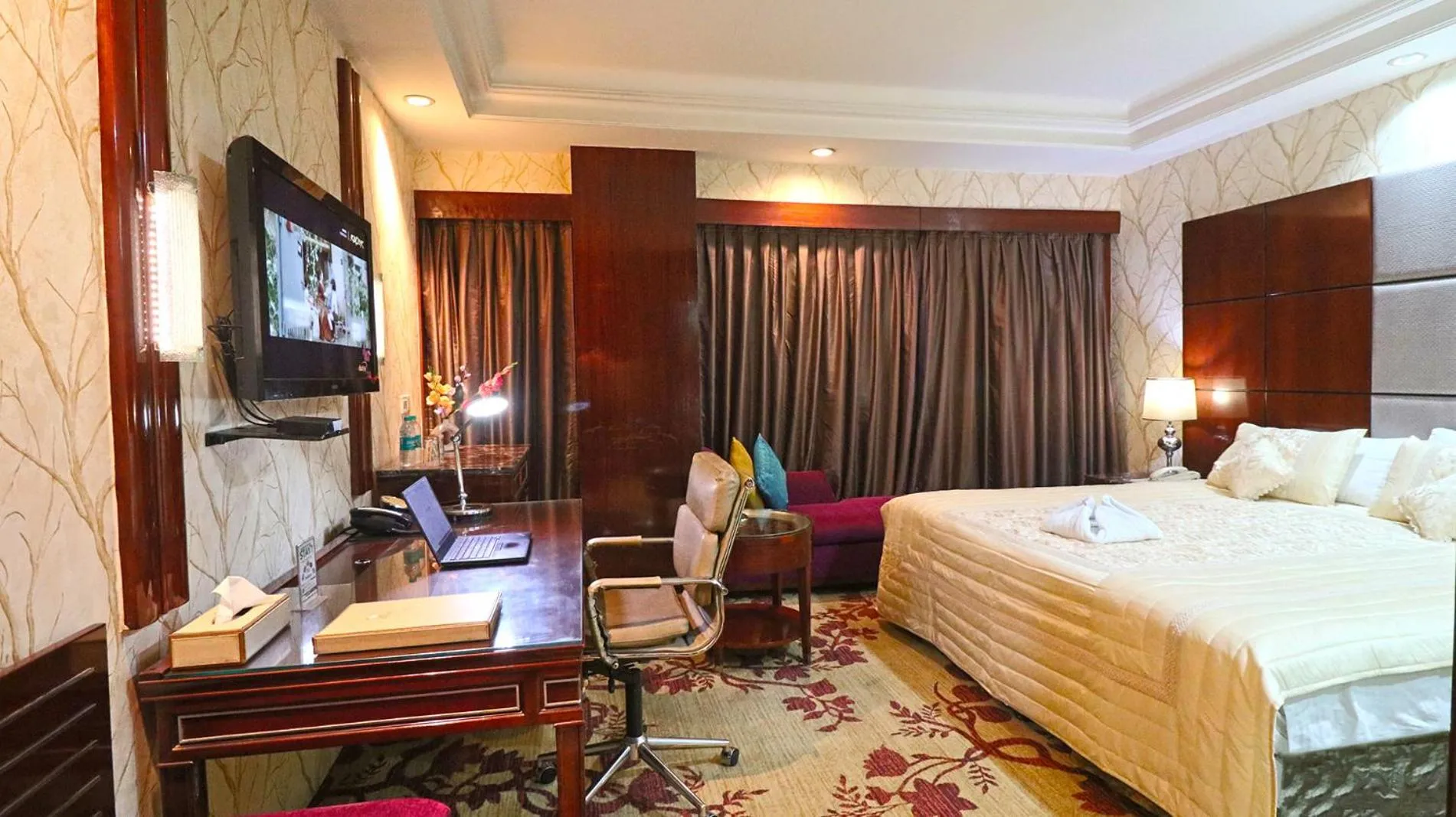 Bed in SkyCity Hotel Gurgaon