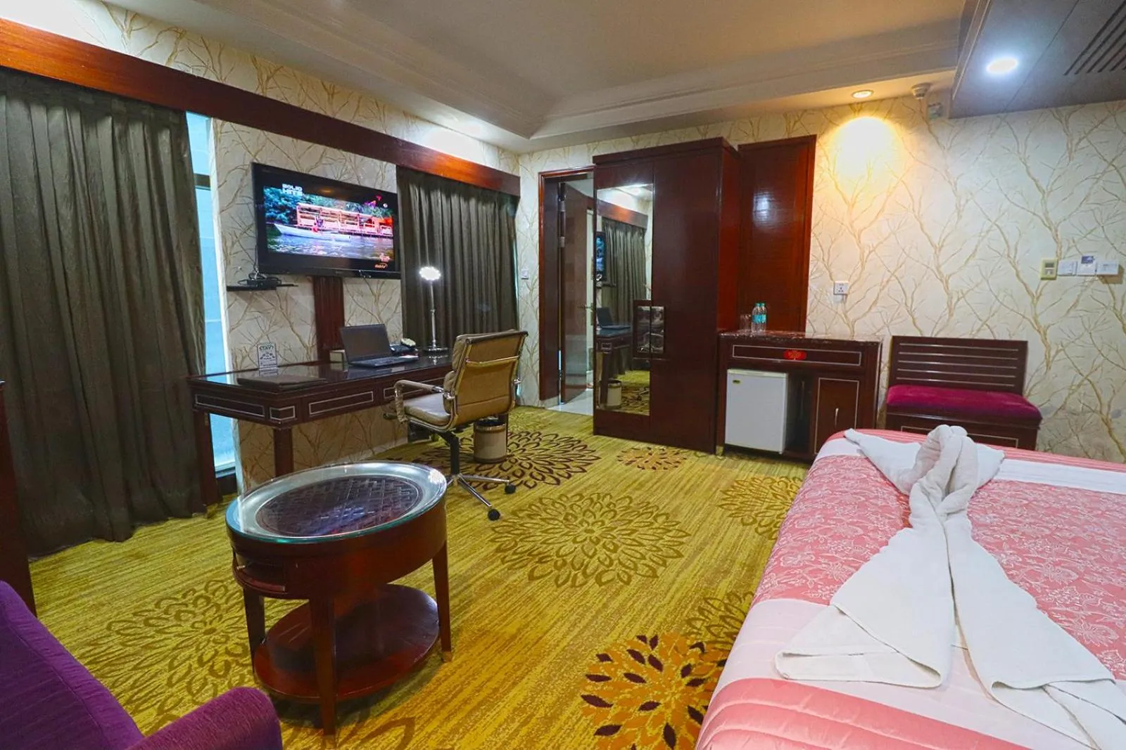 Bed in SkyCity Hotel Gurgaon