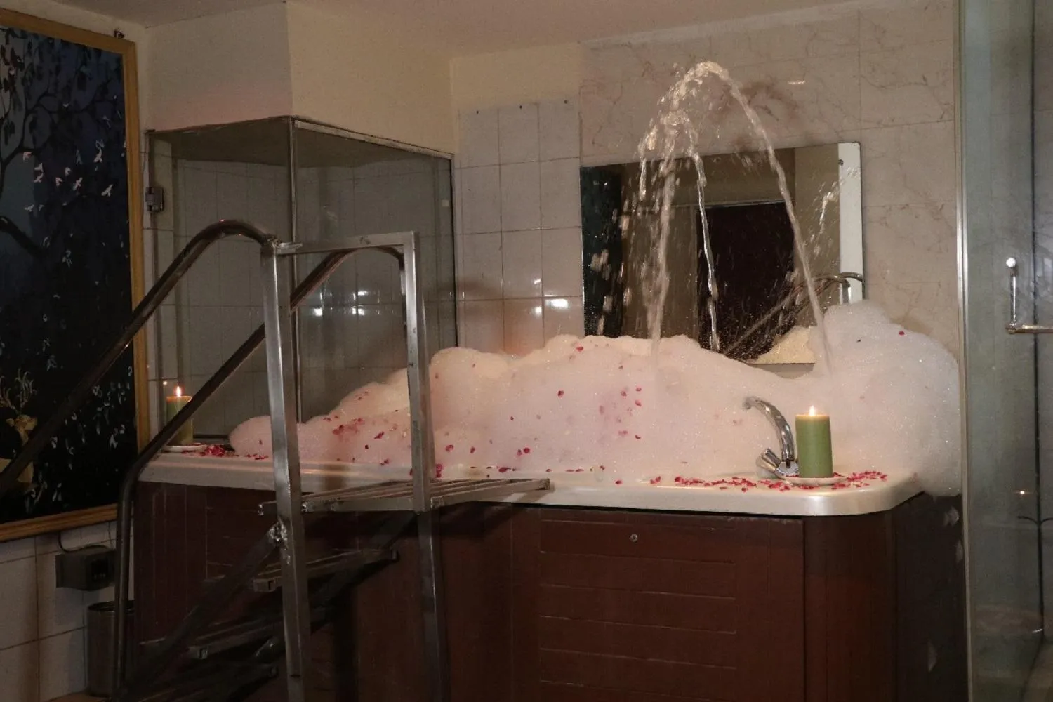 Bath in SkyCity Hotel Gurgaon