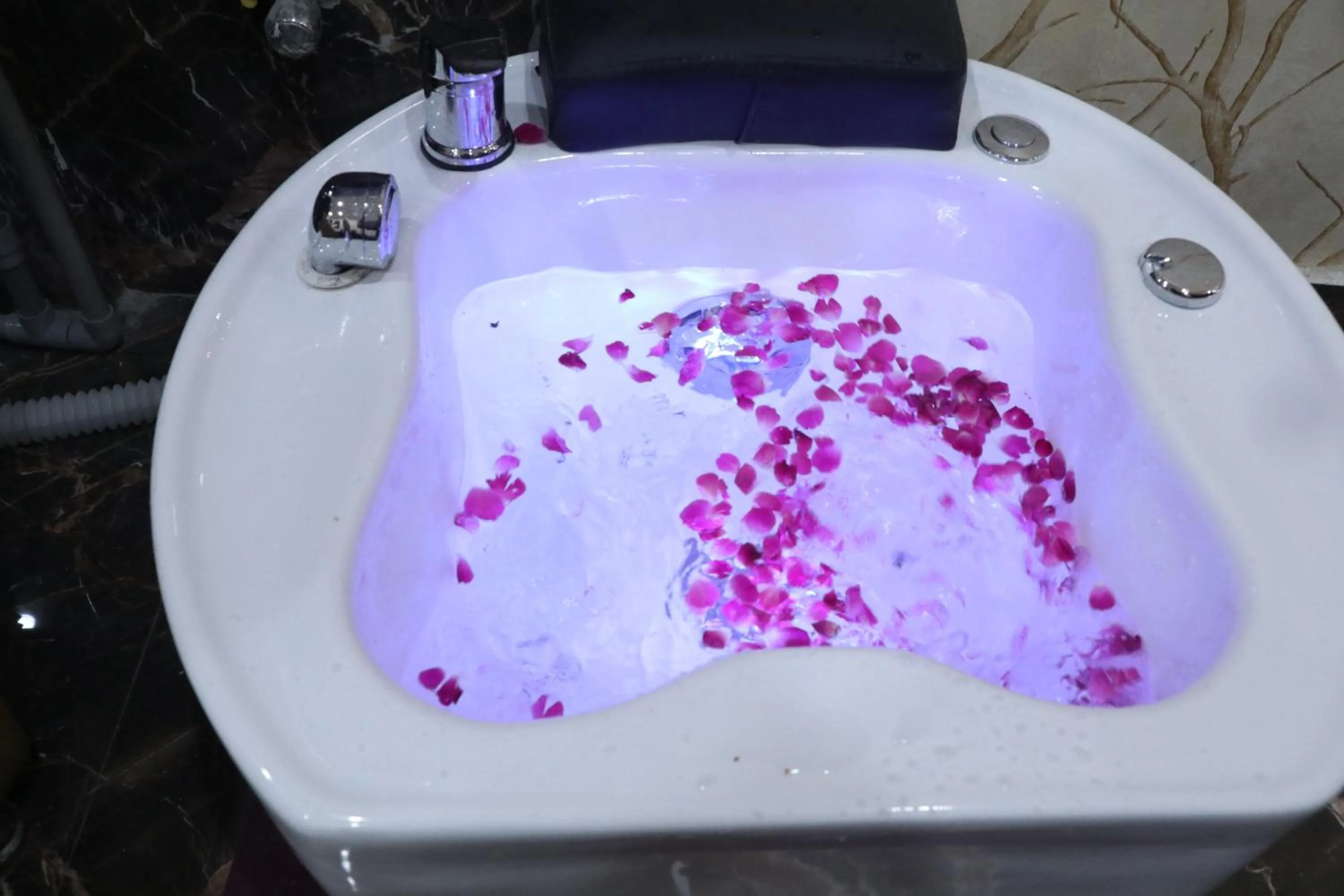 Massage in SkyCity Hotel Gurgaon