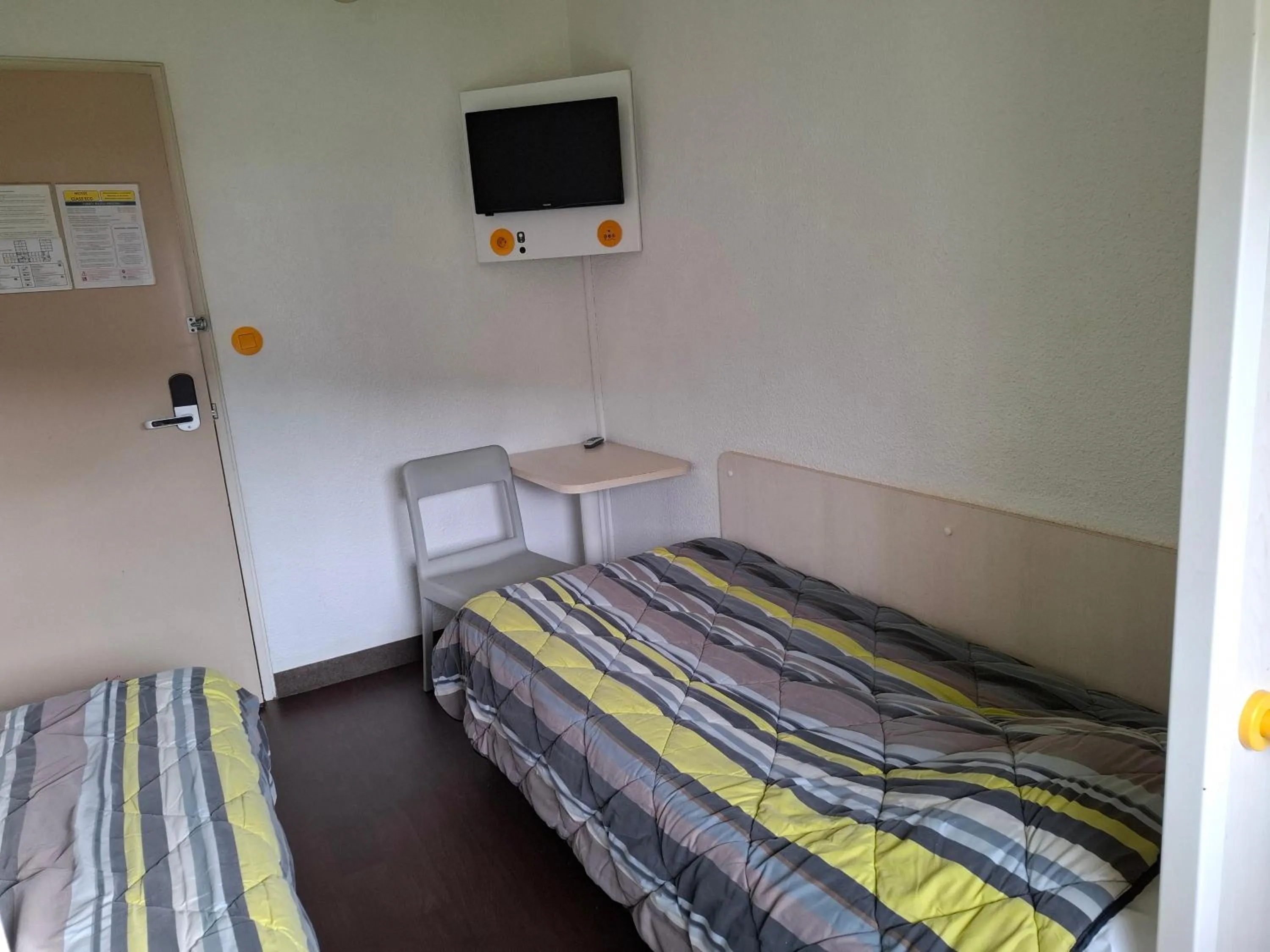 Bed in Hotel Class'Eco Carcassonne