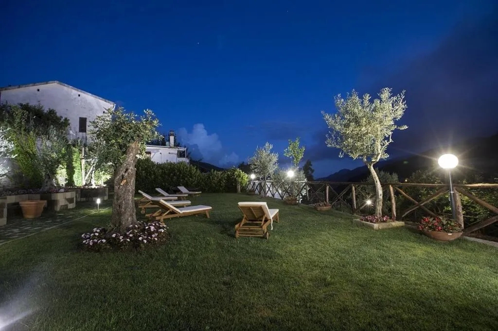 Garden in B&B Fior Tramonti