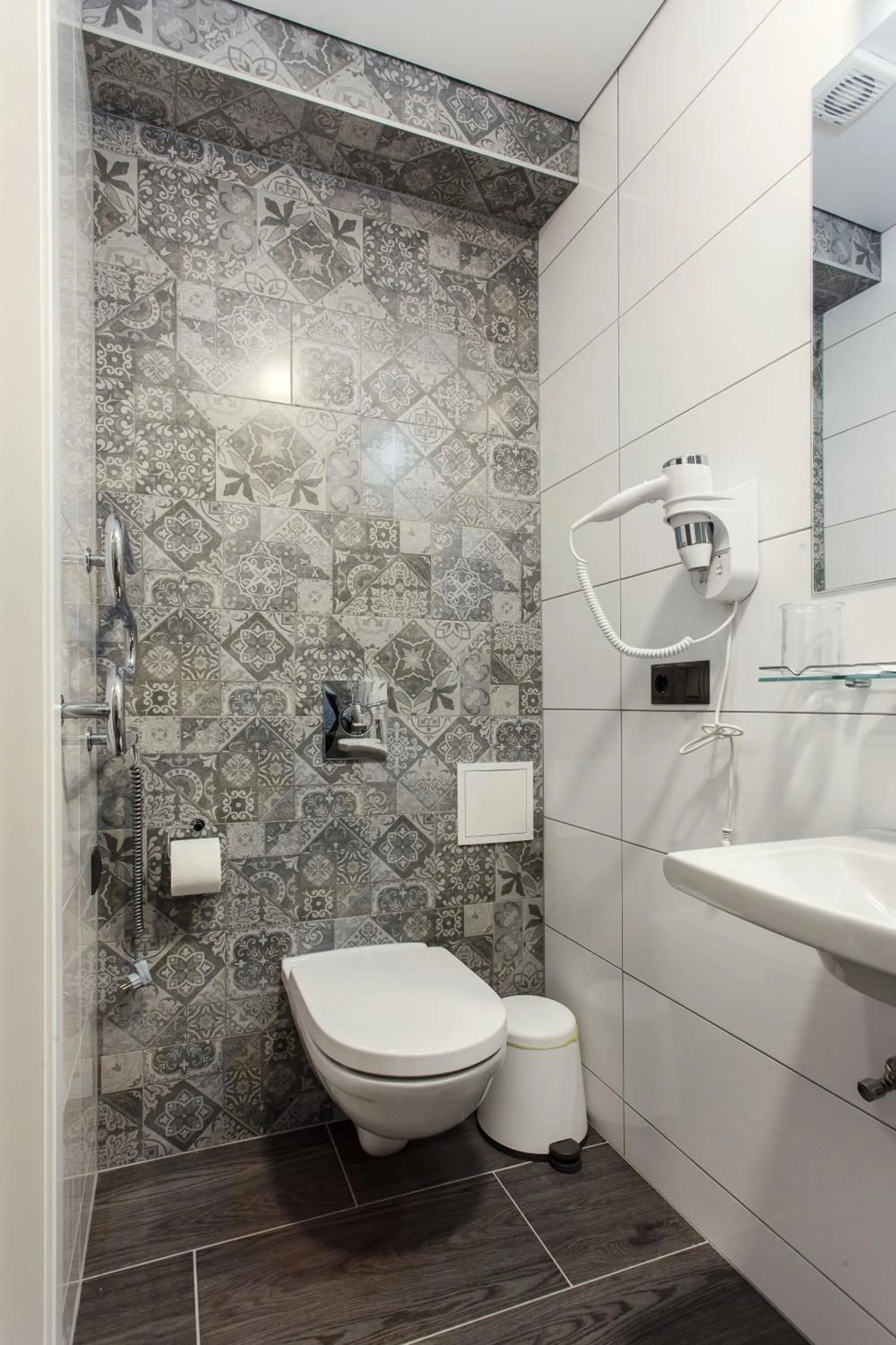 Toilet in Old Town Trio Apartments