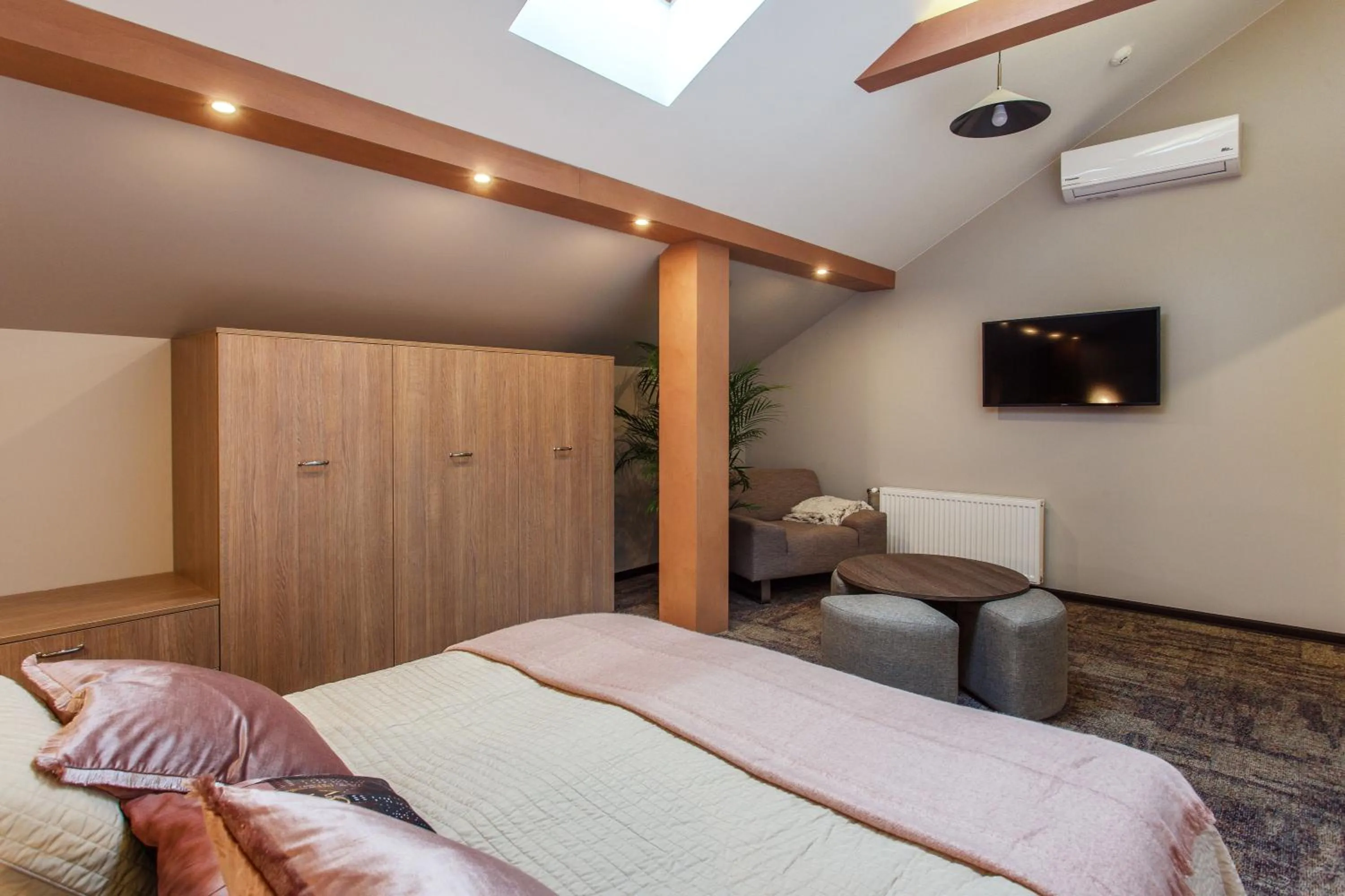 Photo of the whole room, Bed in Old Town Trio Apartments