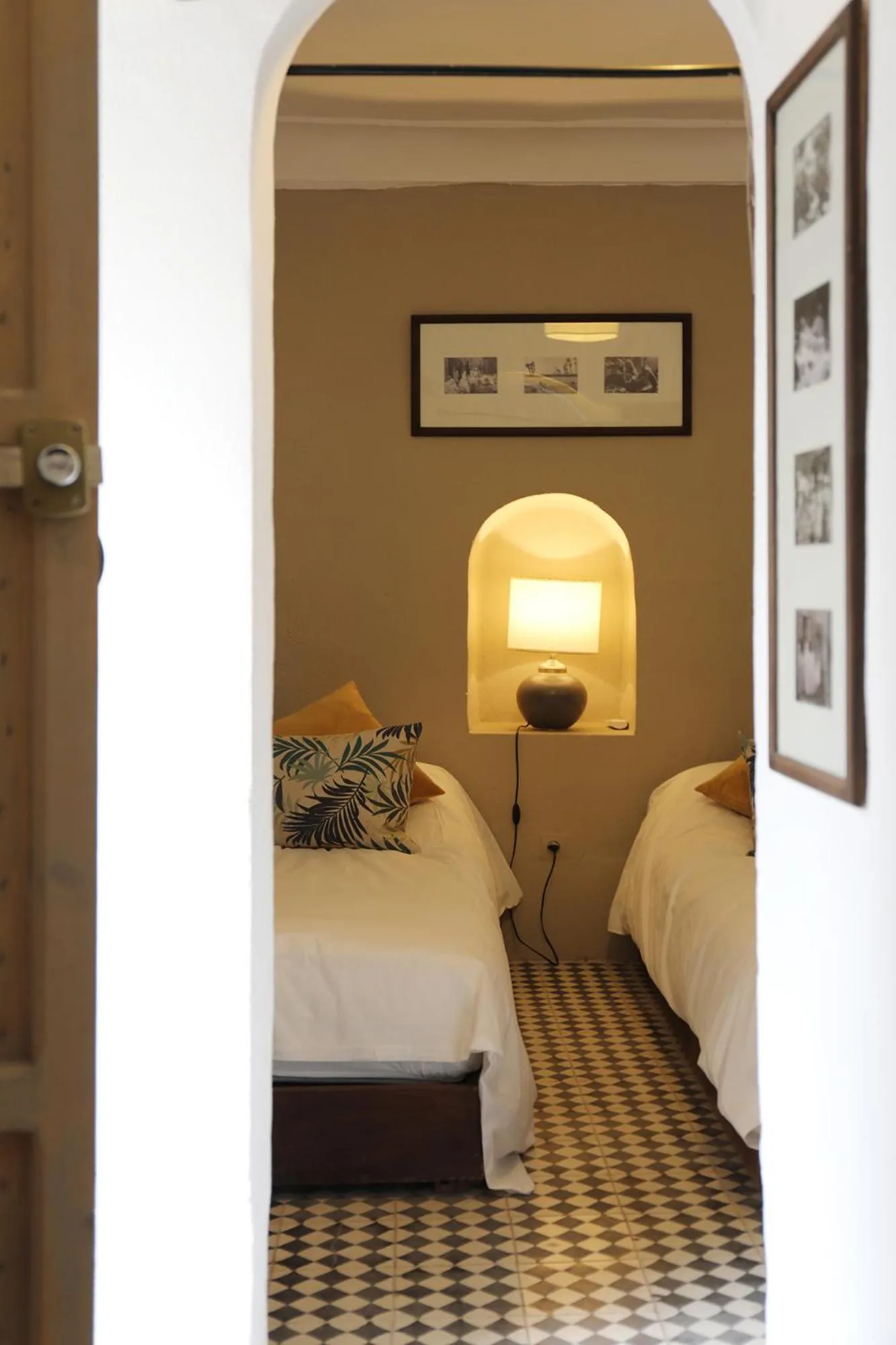 Bed in Le Petit Hôtel du Flouka