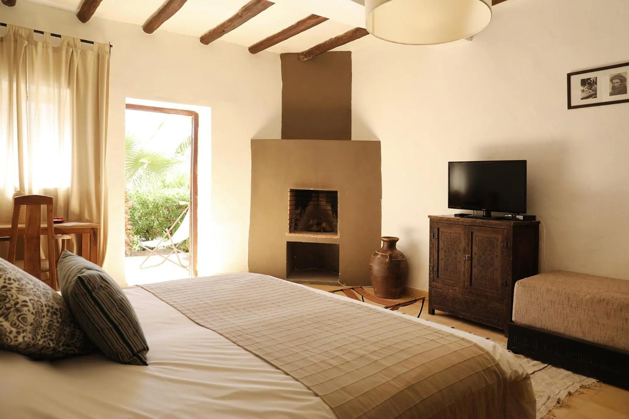 Bed in Le Petit Hôtel du Flouka