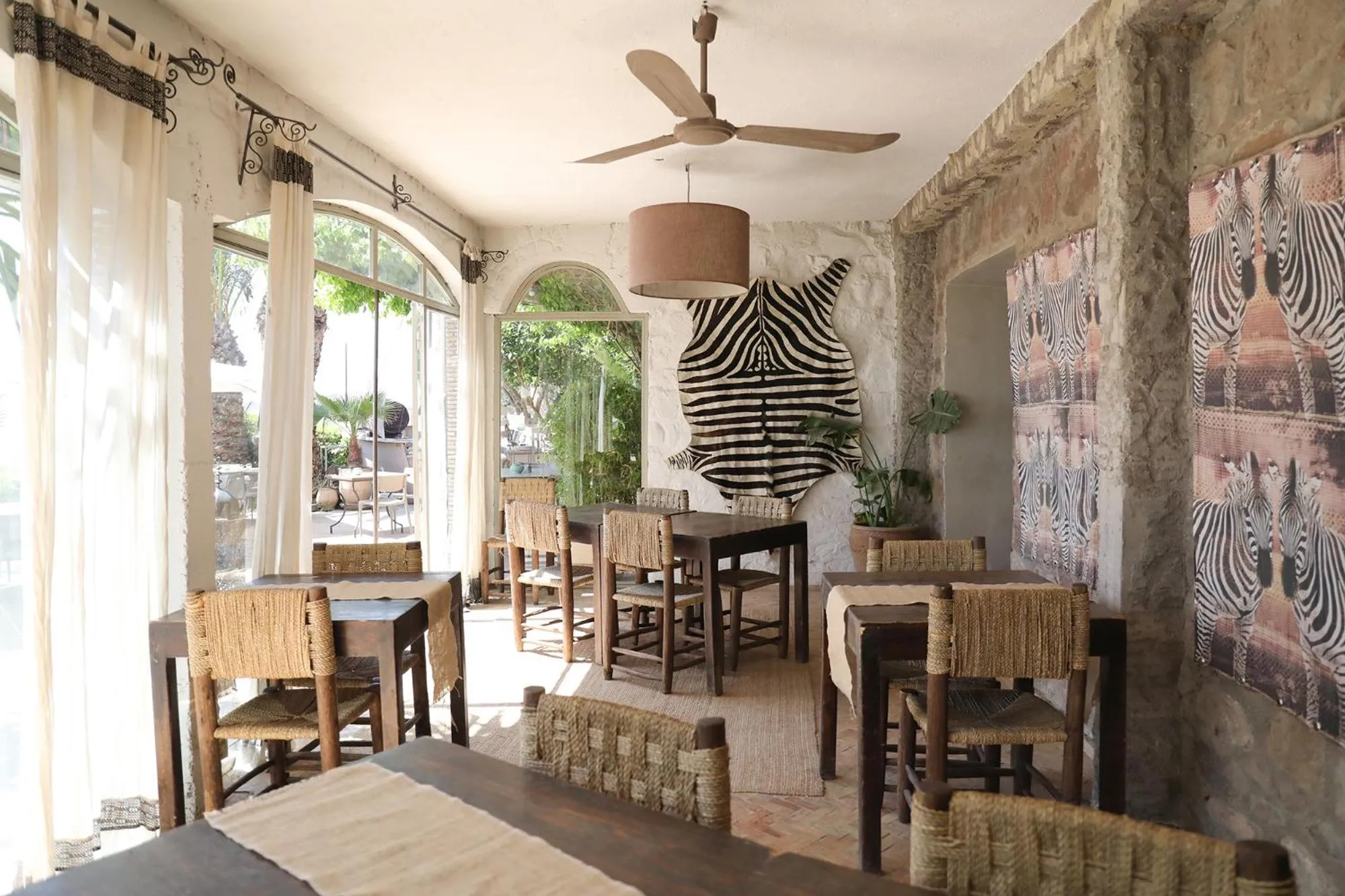 Patio in Le Petit Hôtel du Flouka