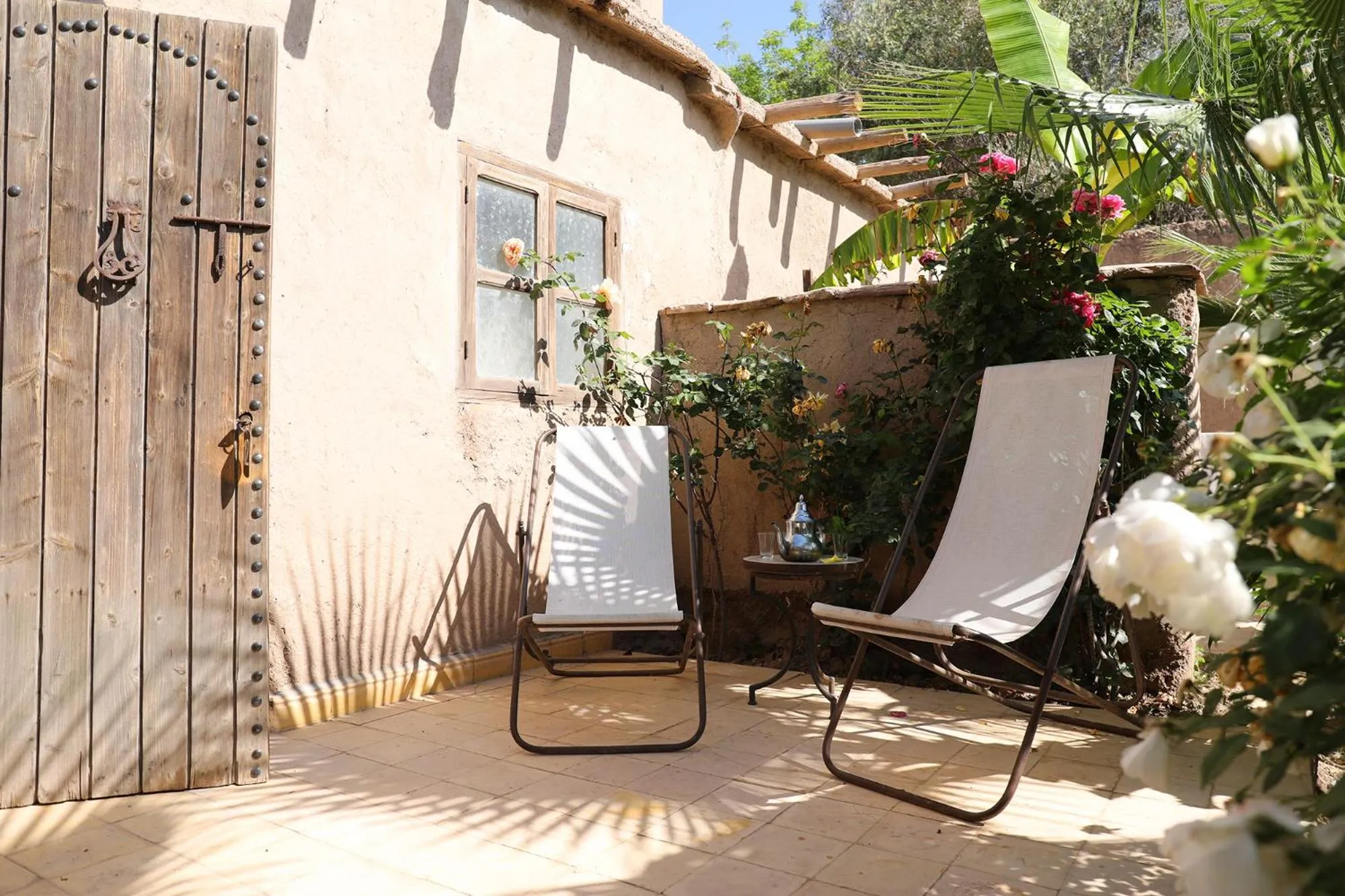 Patio in Le Petit Hôtel du Flouka