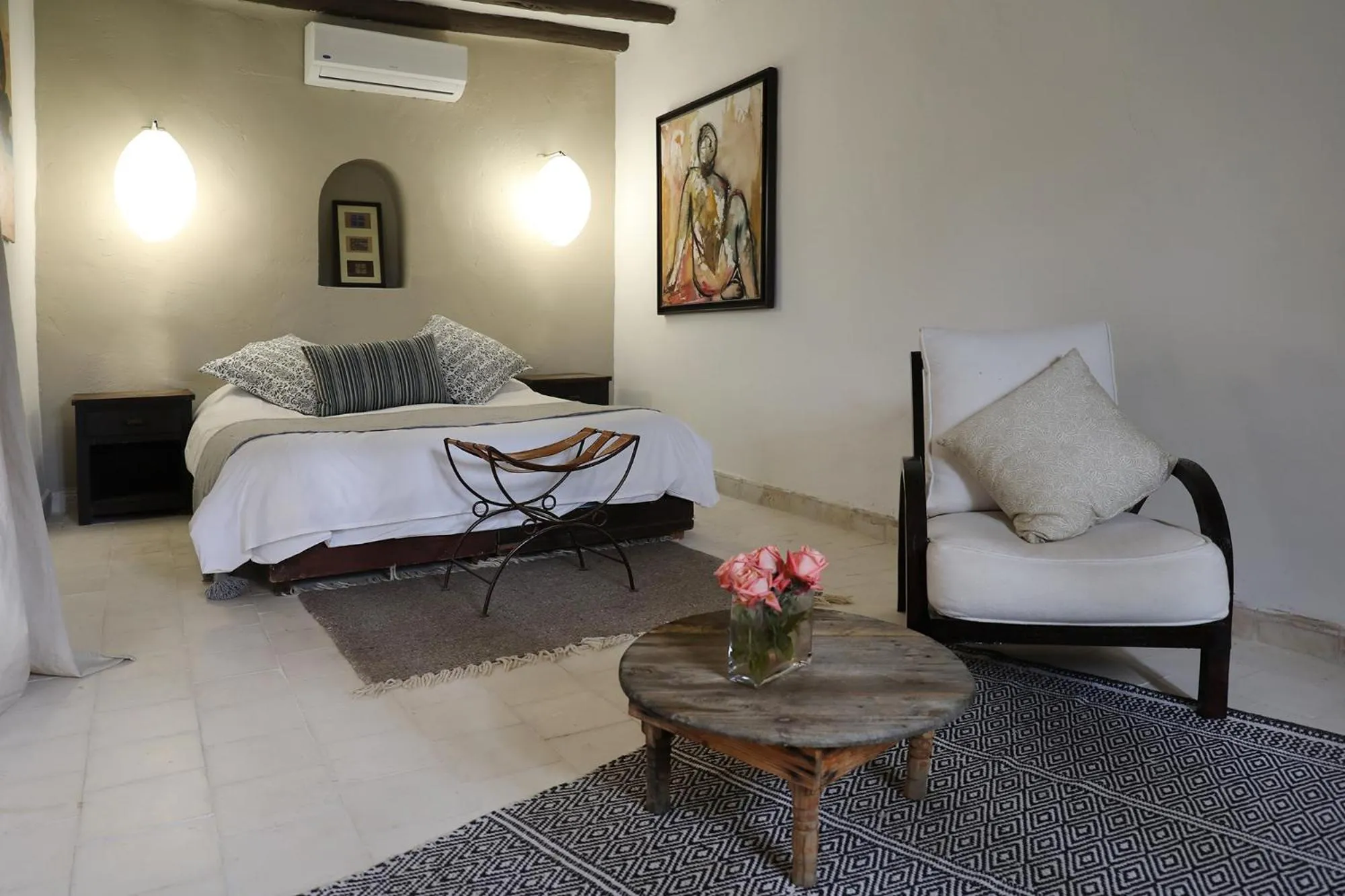 Bed in Le Petit Hôtel du Flouka