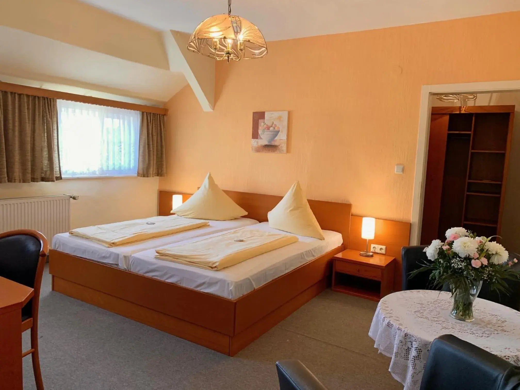 Family Room with Shower in Parkhotel Pretzsch Family Room with Shower in Parkhotel Pretzsch