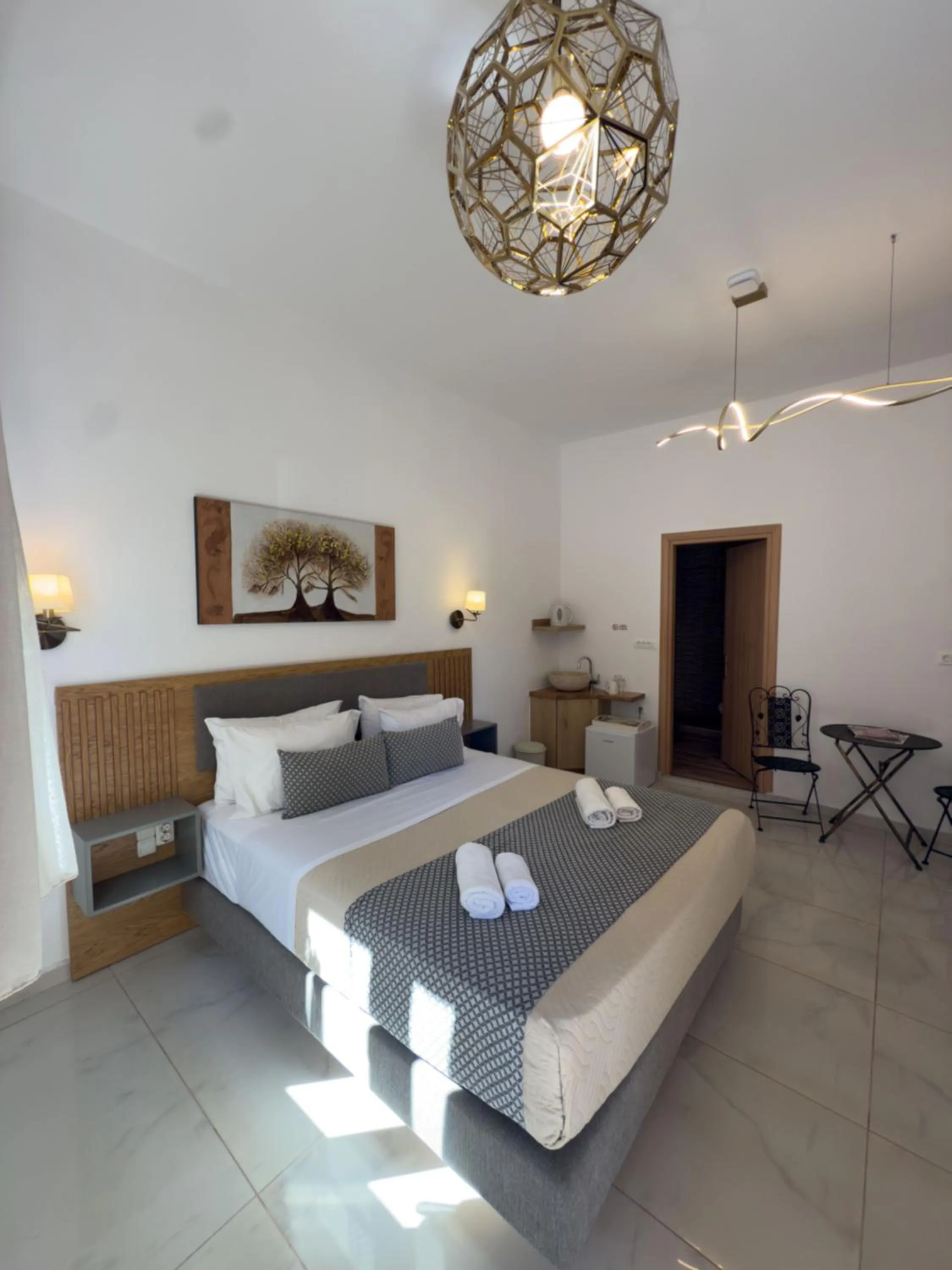 Photo of the whole room, Bed in Deluxe Hotel