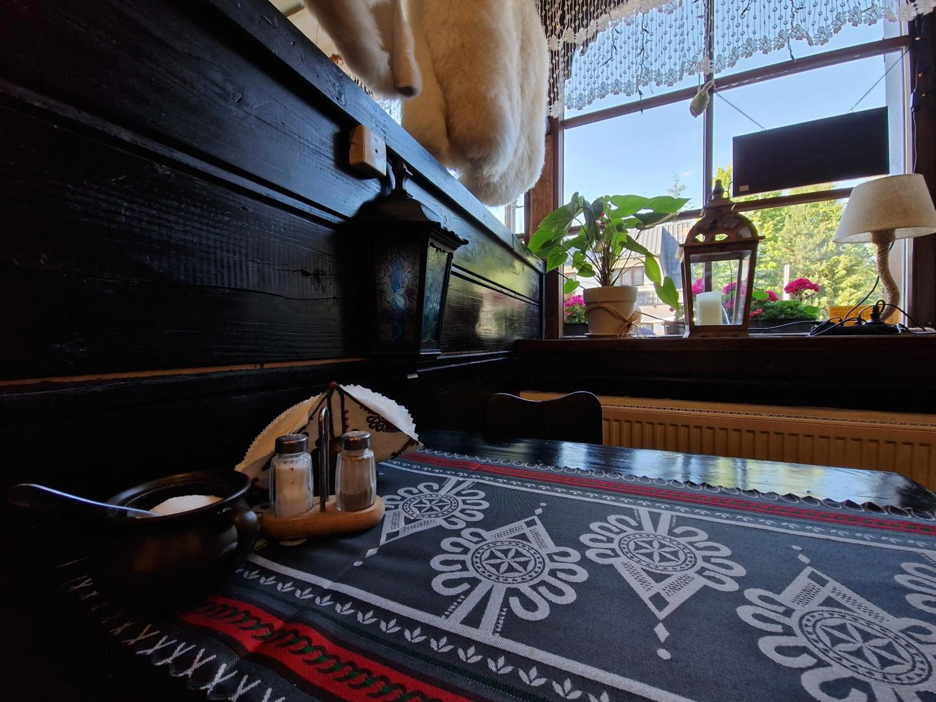 Restaurant/places to eat in Willa Pod Piórem