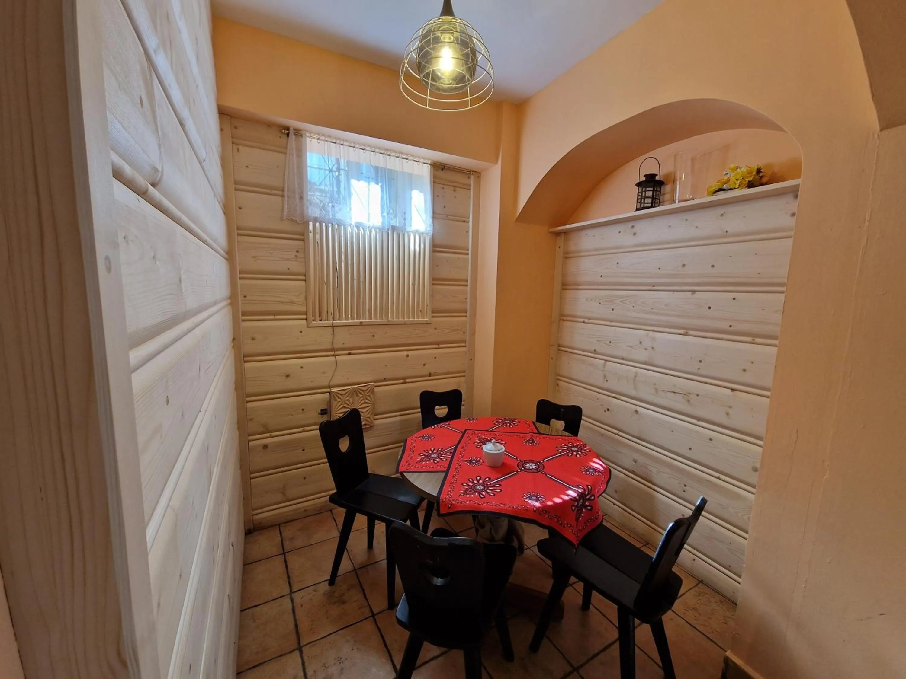 Restaurant/places to eat in Willa Pod Piórem