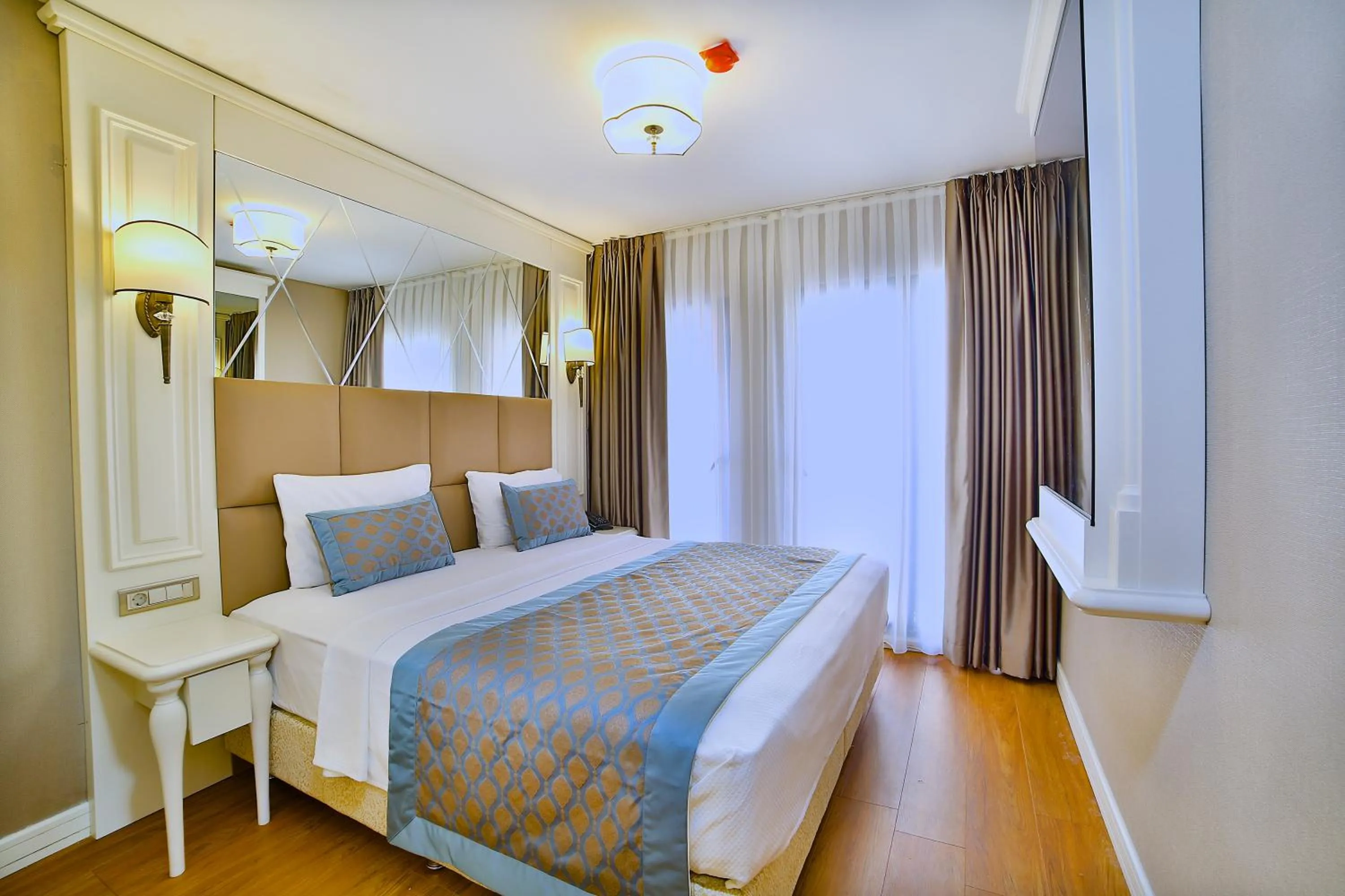 Bed in Beethoven Hotel & Suite