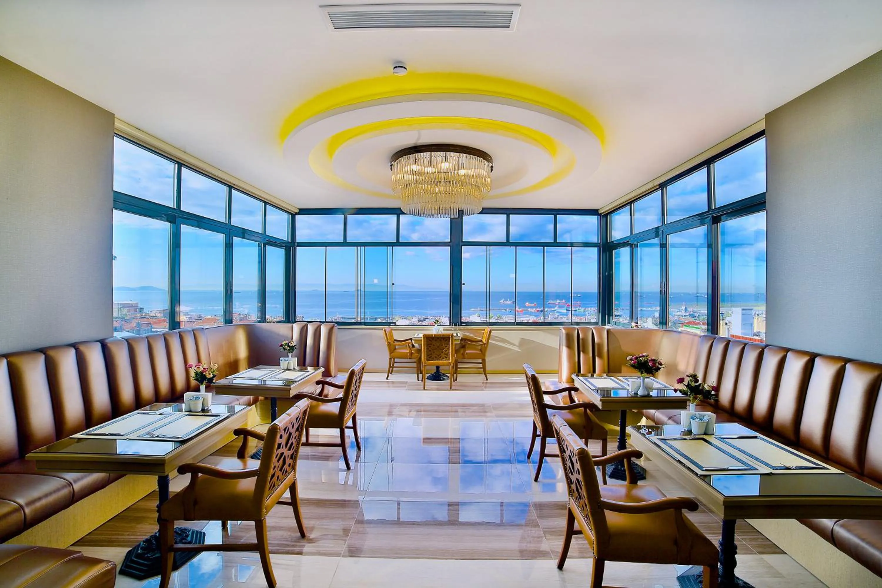 Restaurant/places to eat in Beethoven Hotel & Suite