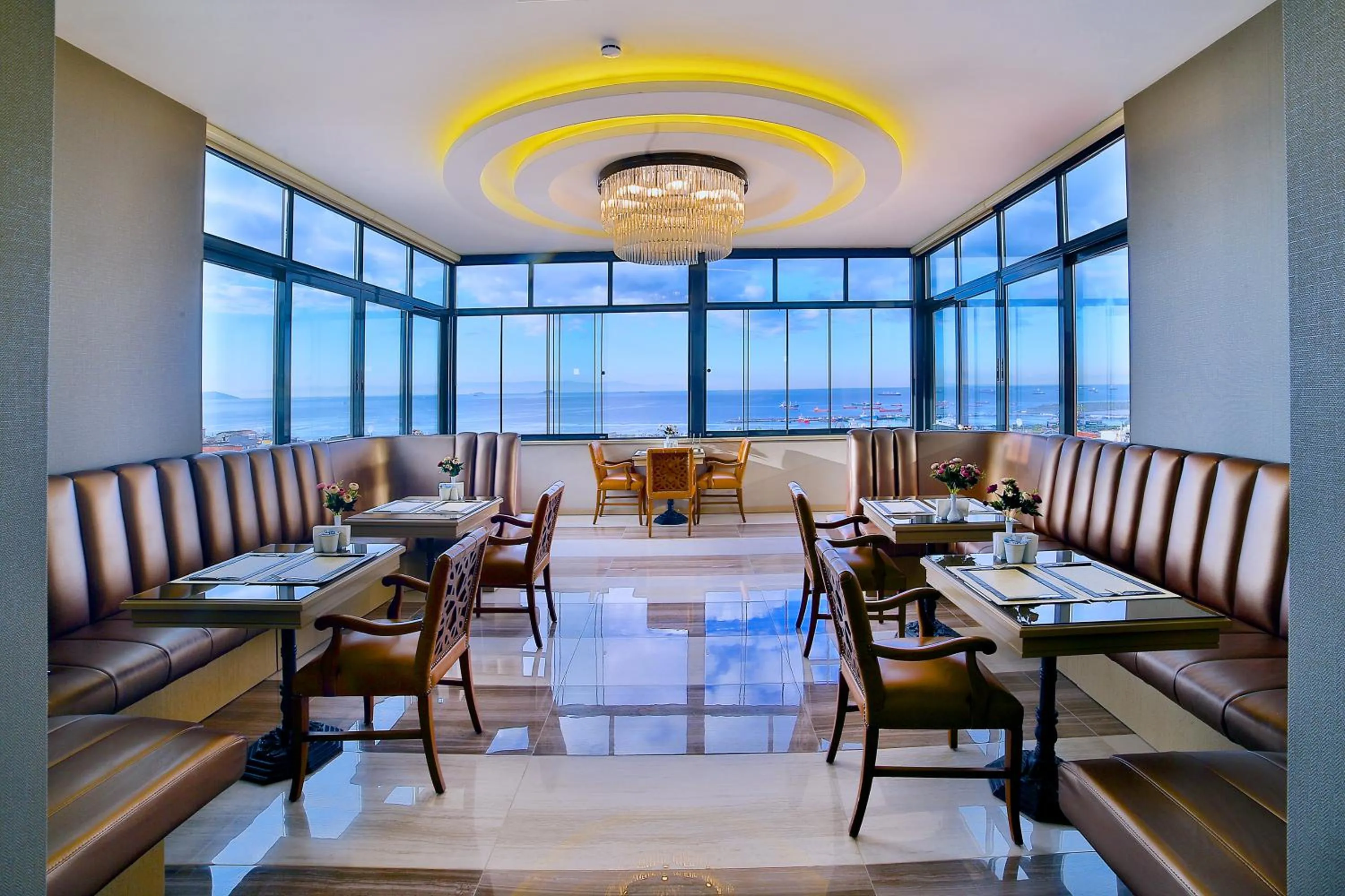 Restaurant/places to eat in Beethoven Hotel & Suite