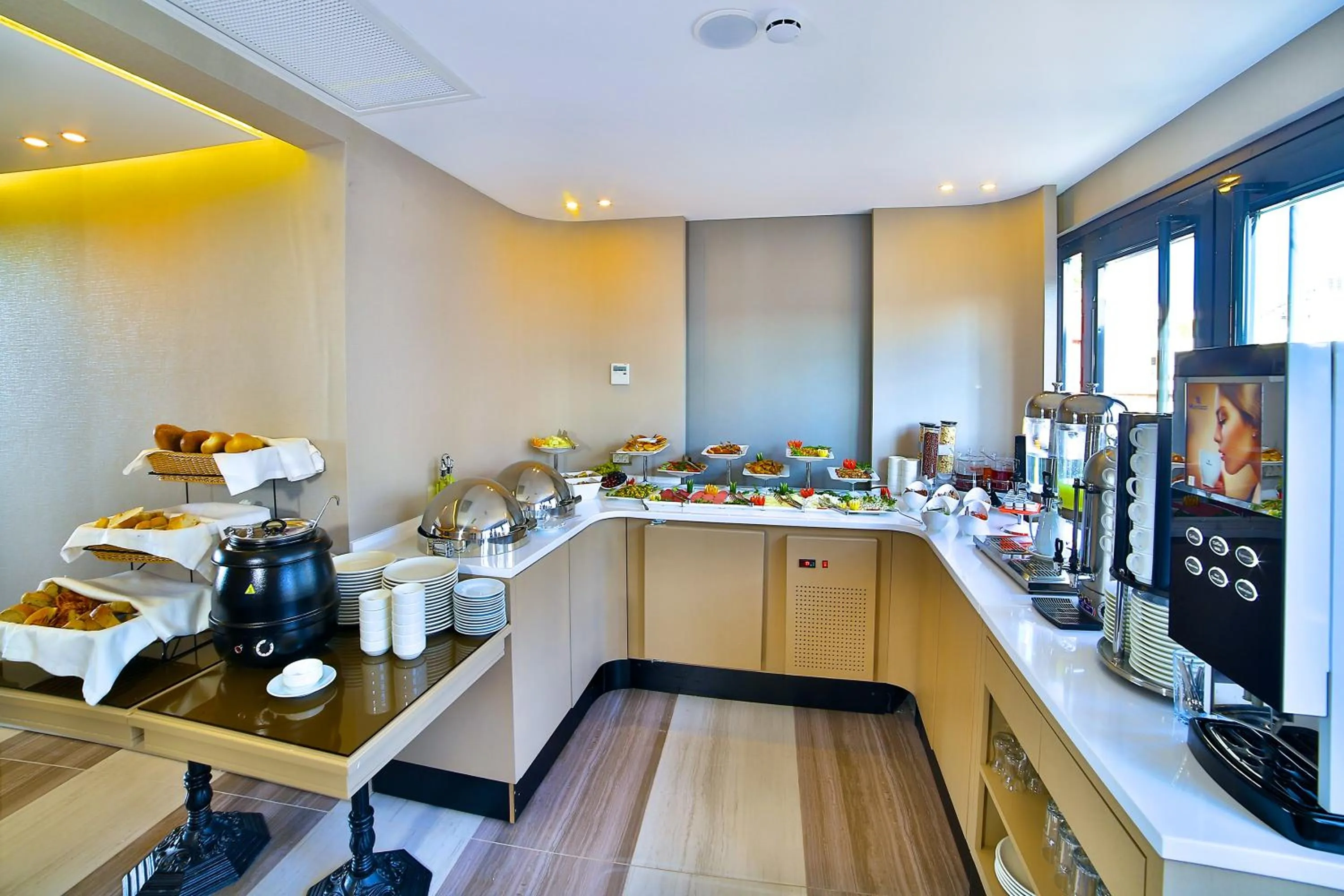 Restaurant/places to eat in Beethoven Hotel & Suite