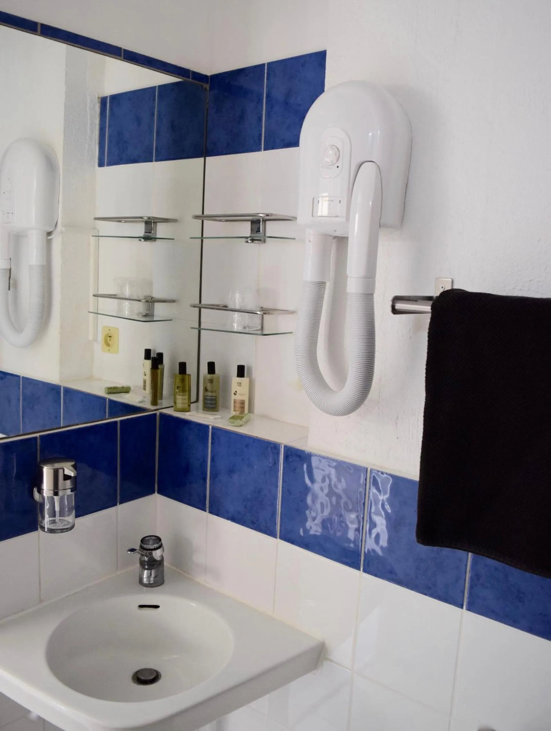 Bathroom in Hotel L'Orangeraie