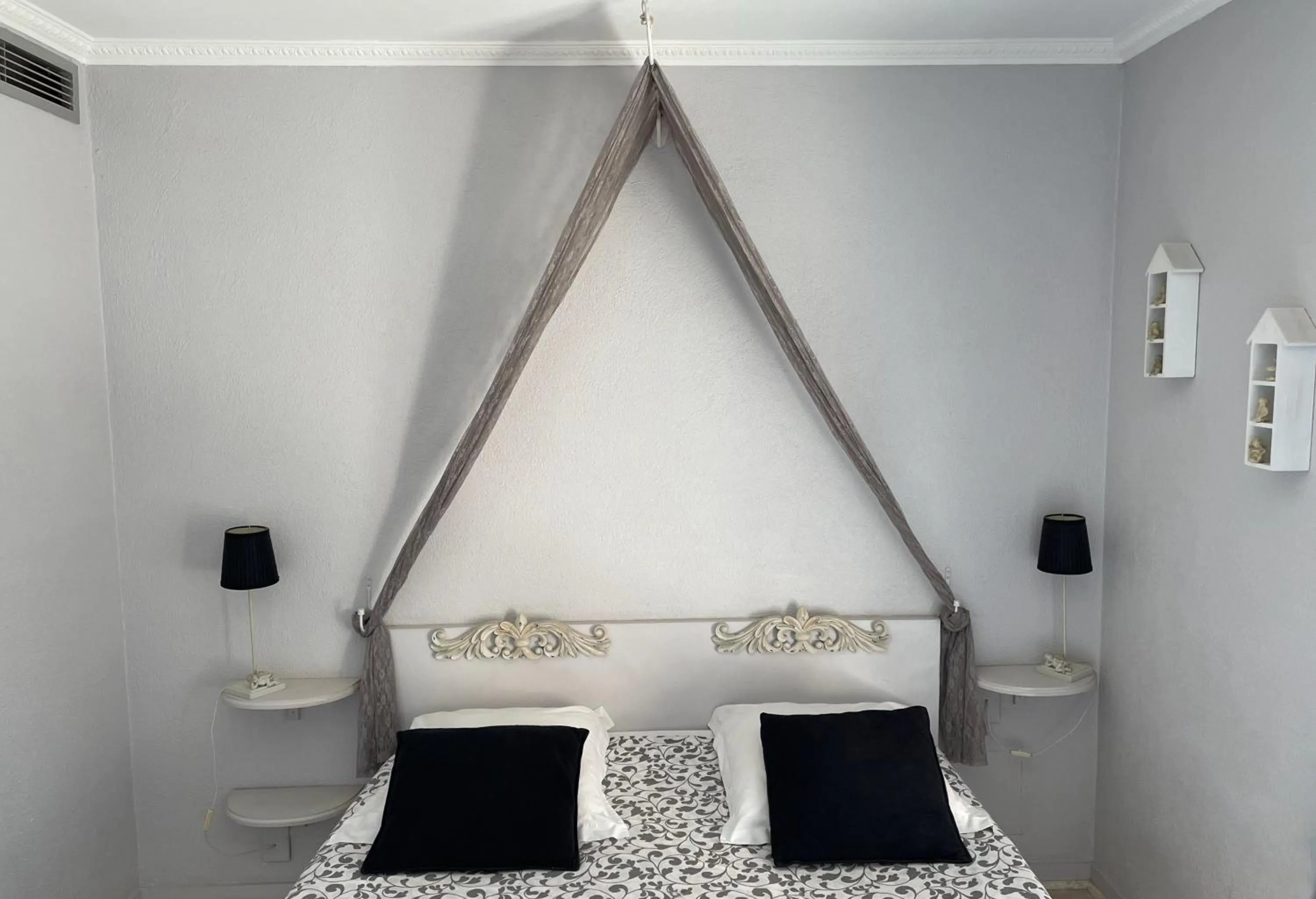 Bedroom, Bed in Hotel L'Orangeraie