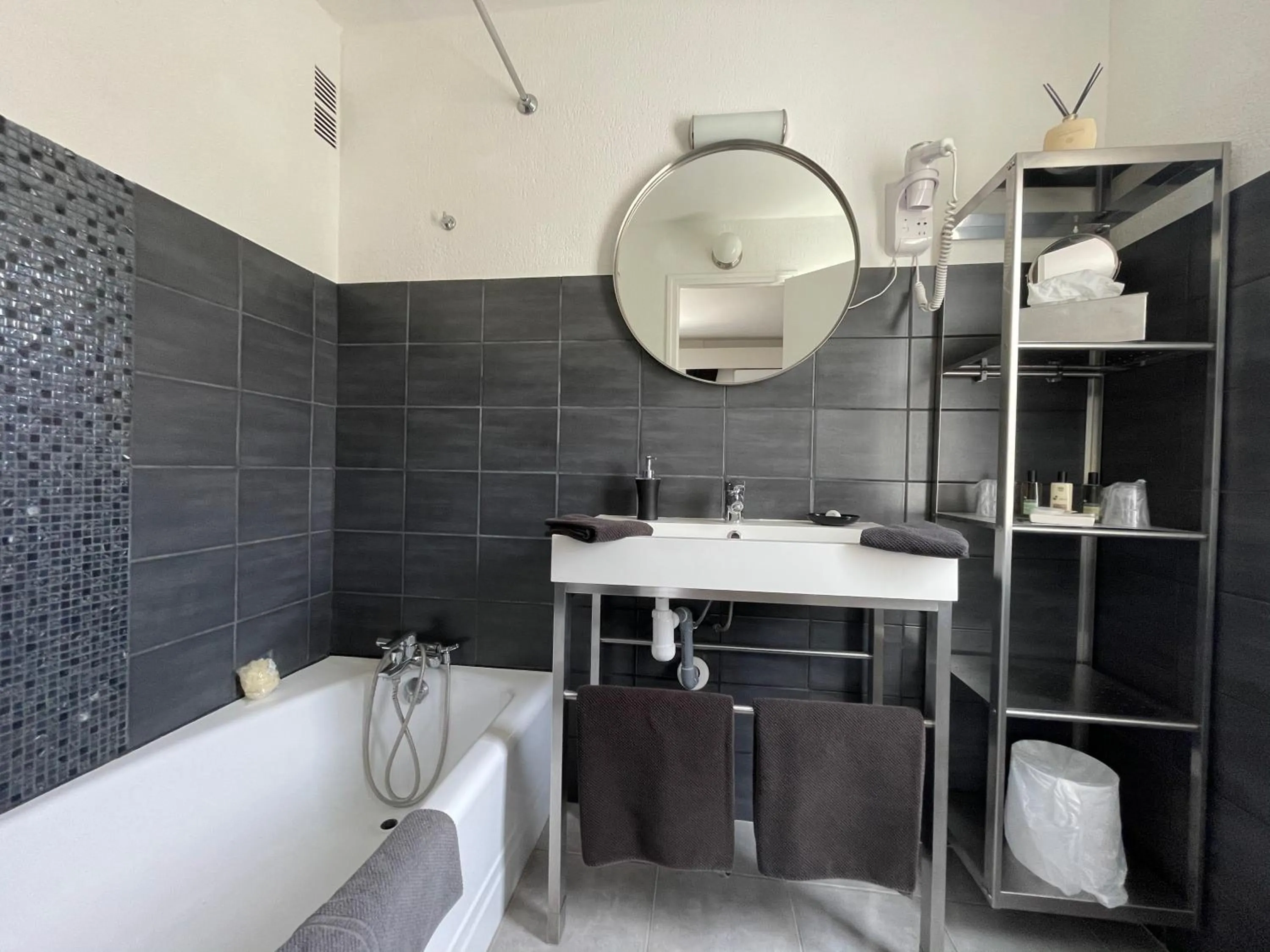 Bathroom in Hotel L'Orangeraie