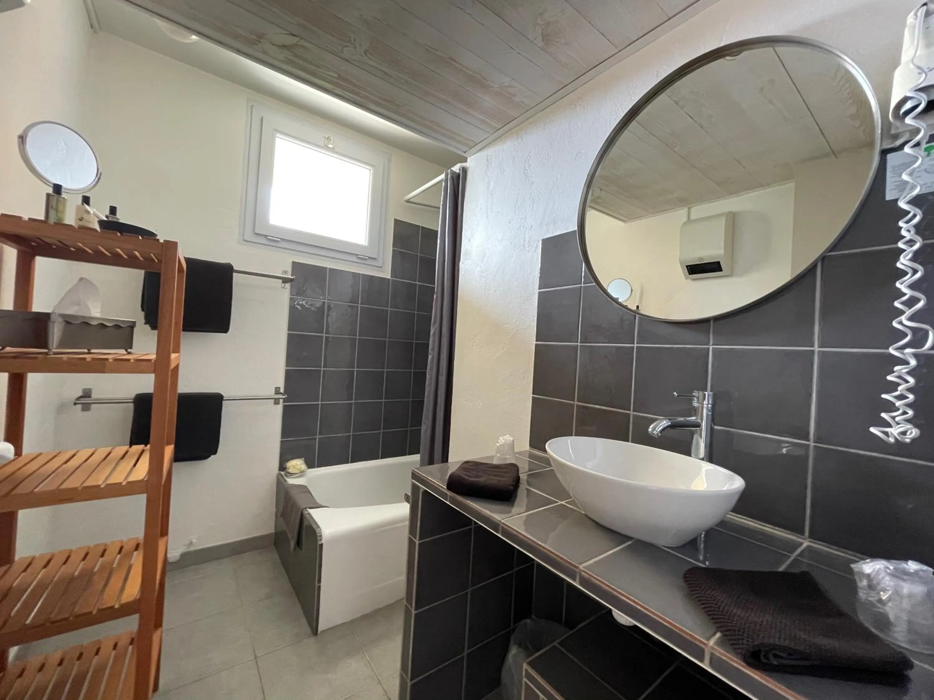 Bathroom in Hotel L'Orangeraie