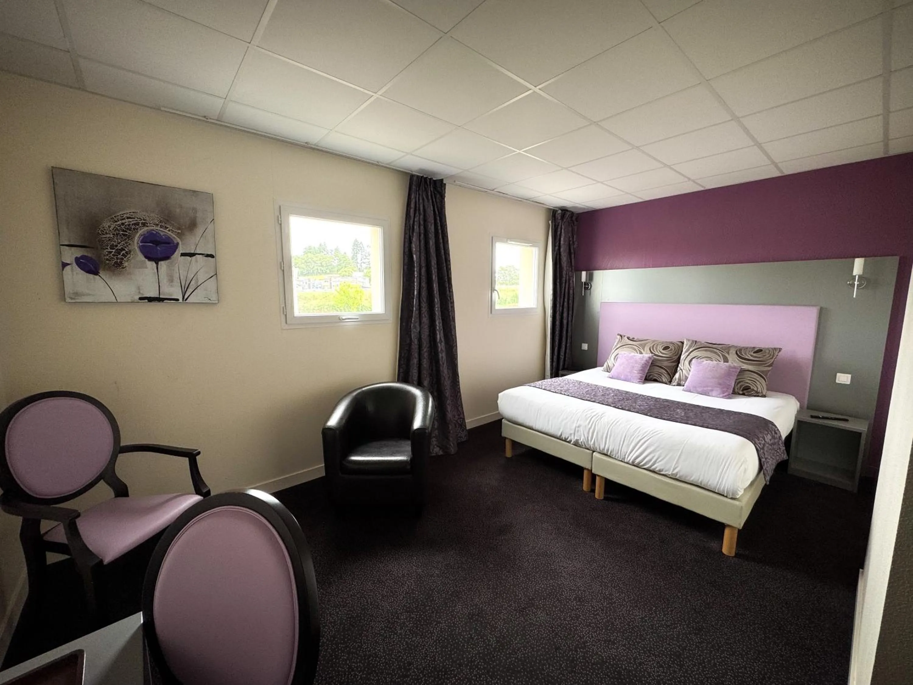 Photo of the whole room, Bed in BRIT HOTEL CONFORT ALEXIA - La Souterraine