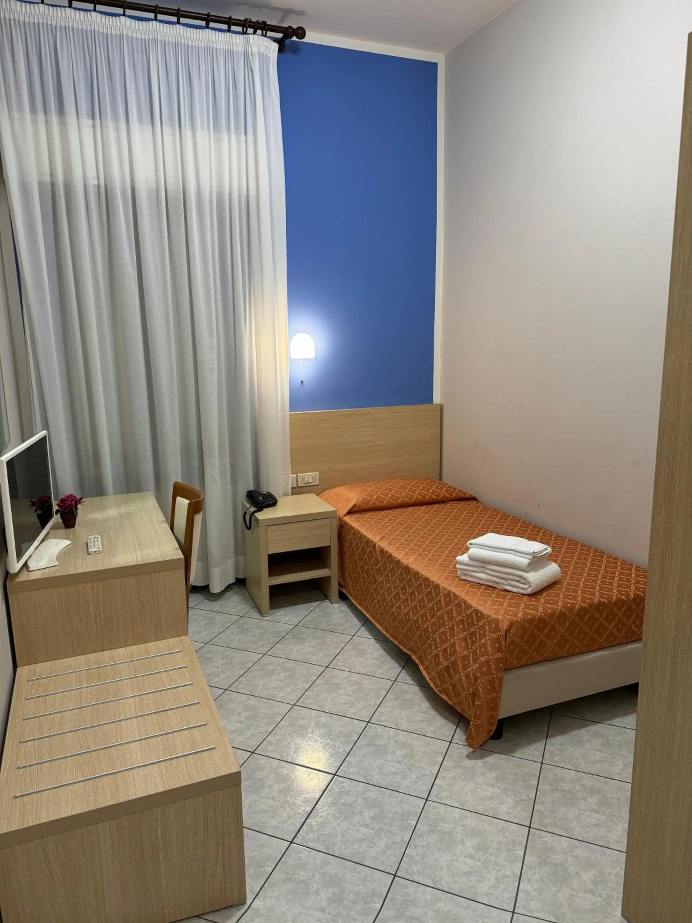 Photo of the whole room, Bed in Albergo La Posta Arezzo