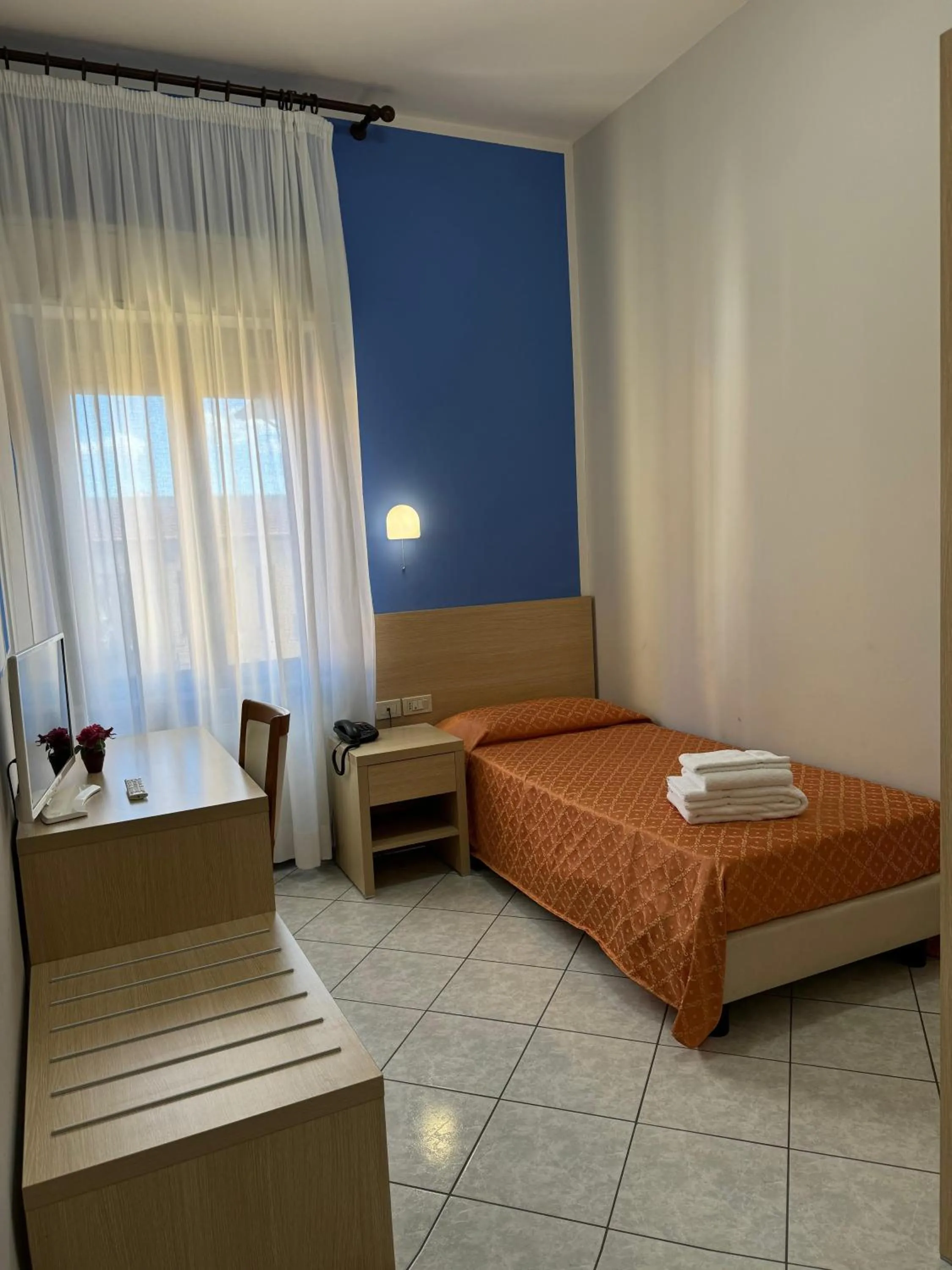 Photo of the whole room, Bed in Albergo La Posta Arezzo