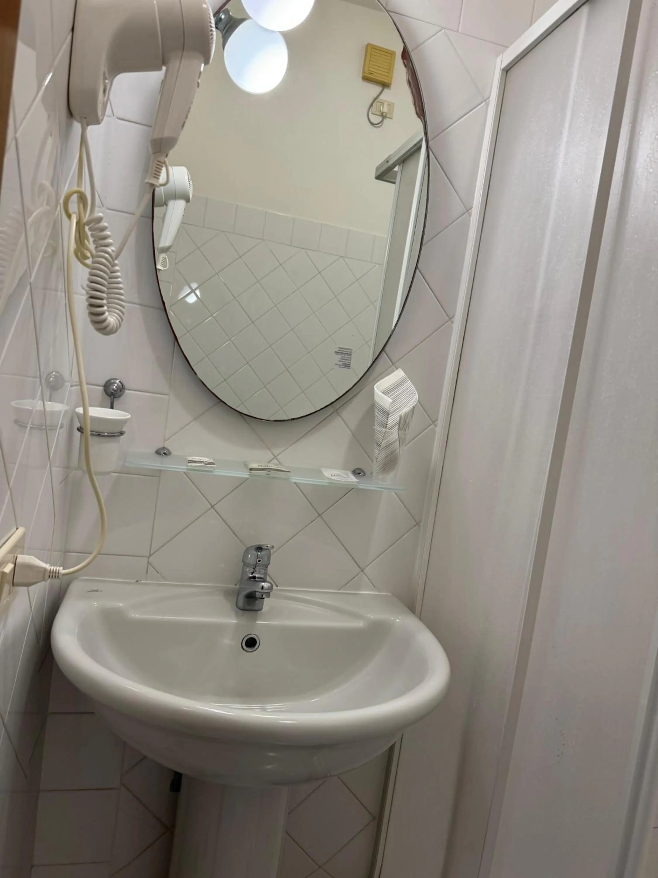 Bathroom in Albergo La Posta Arezzo