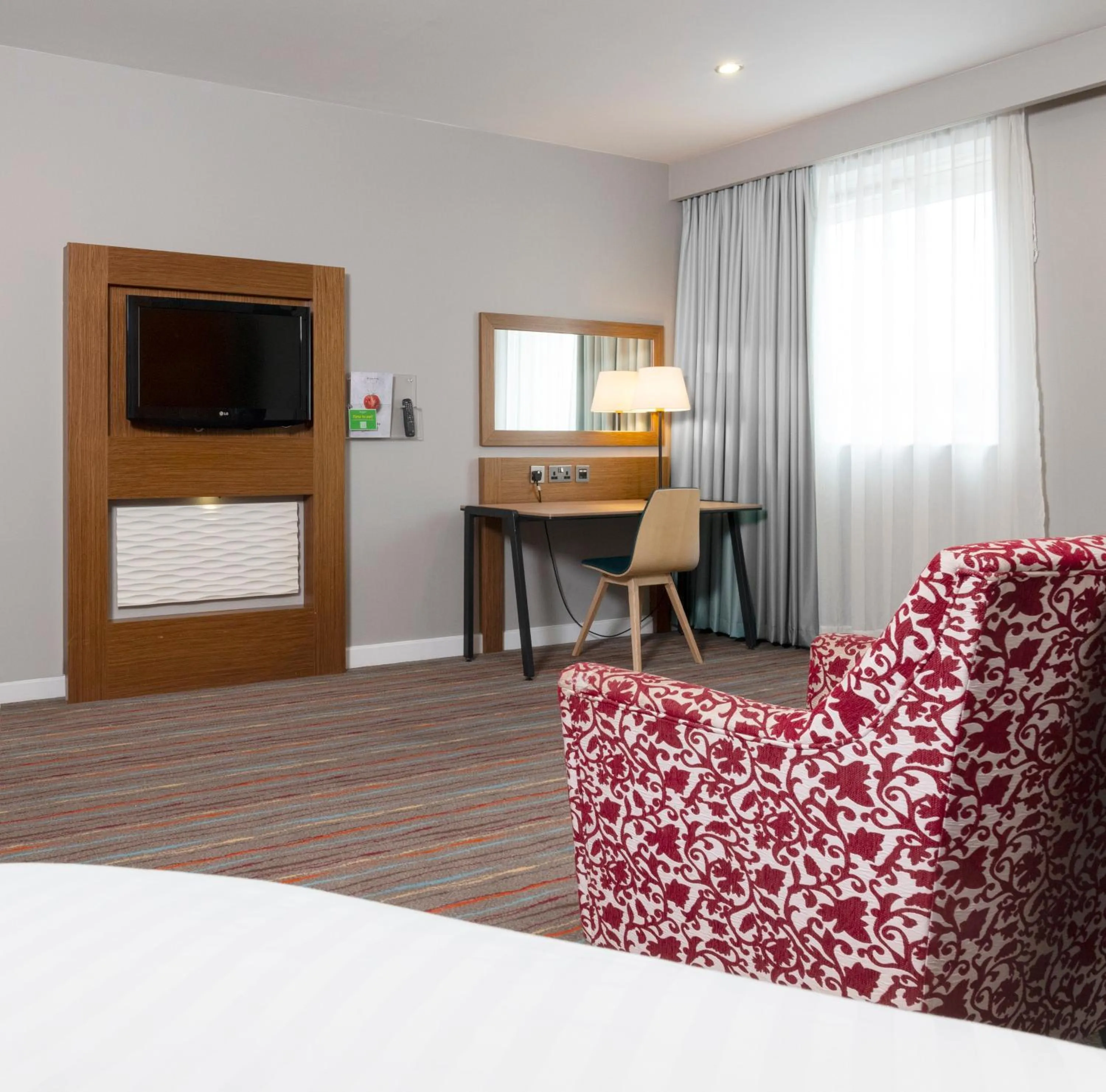 Photo of the whole room, Bed in Holiday Inn Derby Riverlights by IHG
